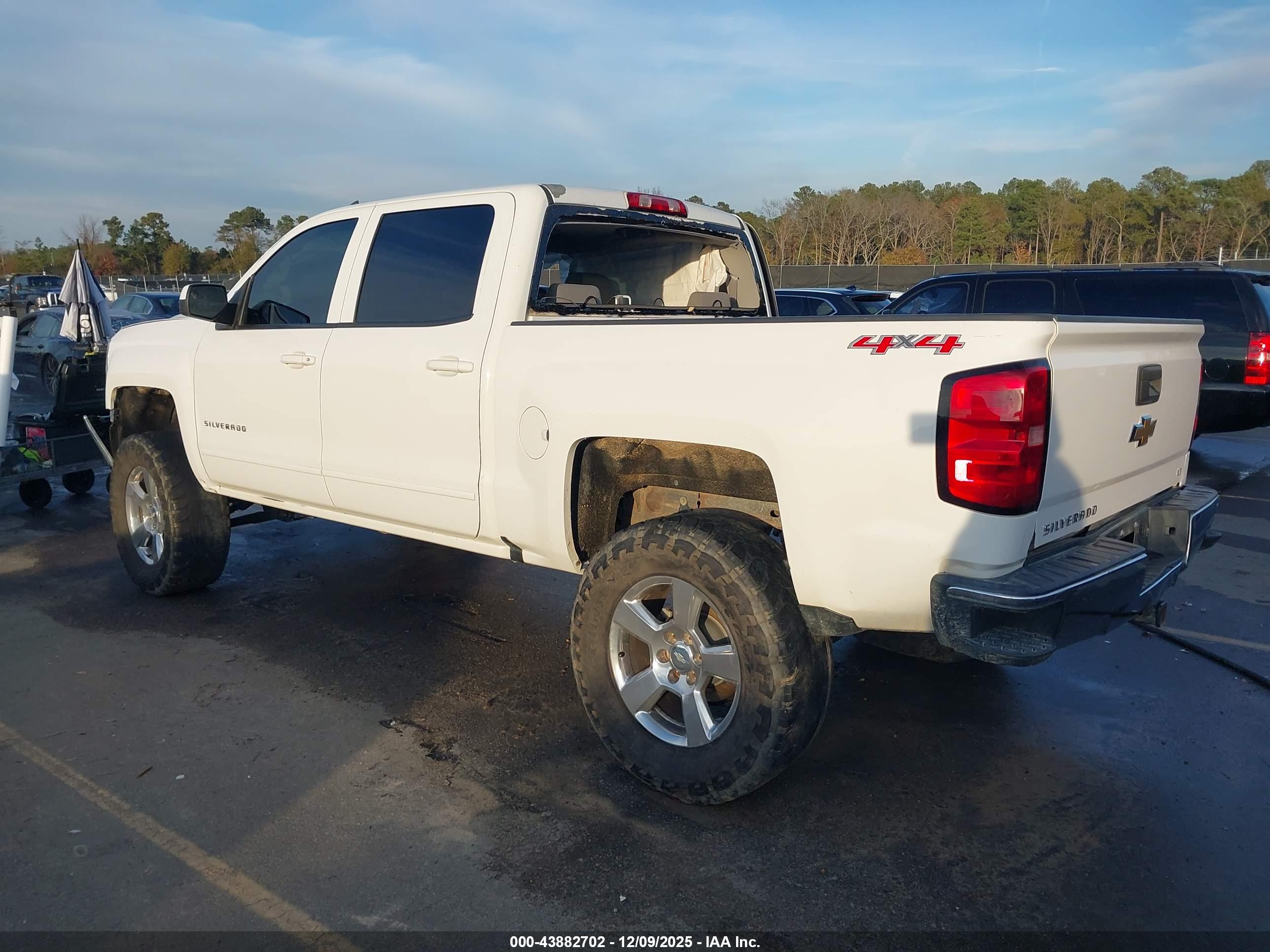 CHEVROLET SILVERADO image 3