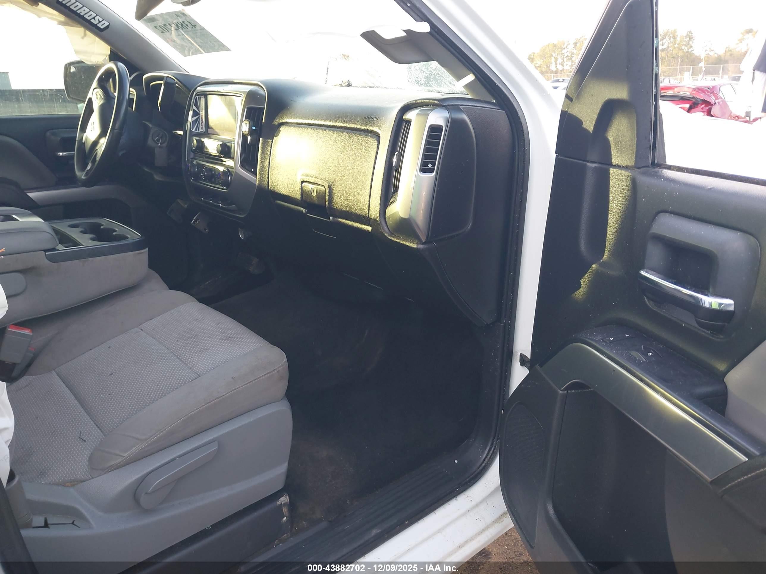 CHEVROLET SILVERADO image 5