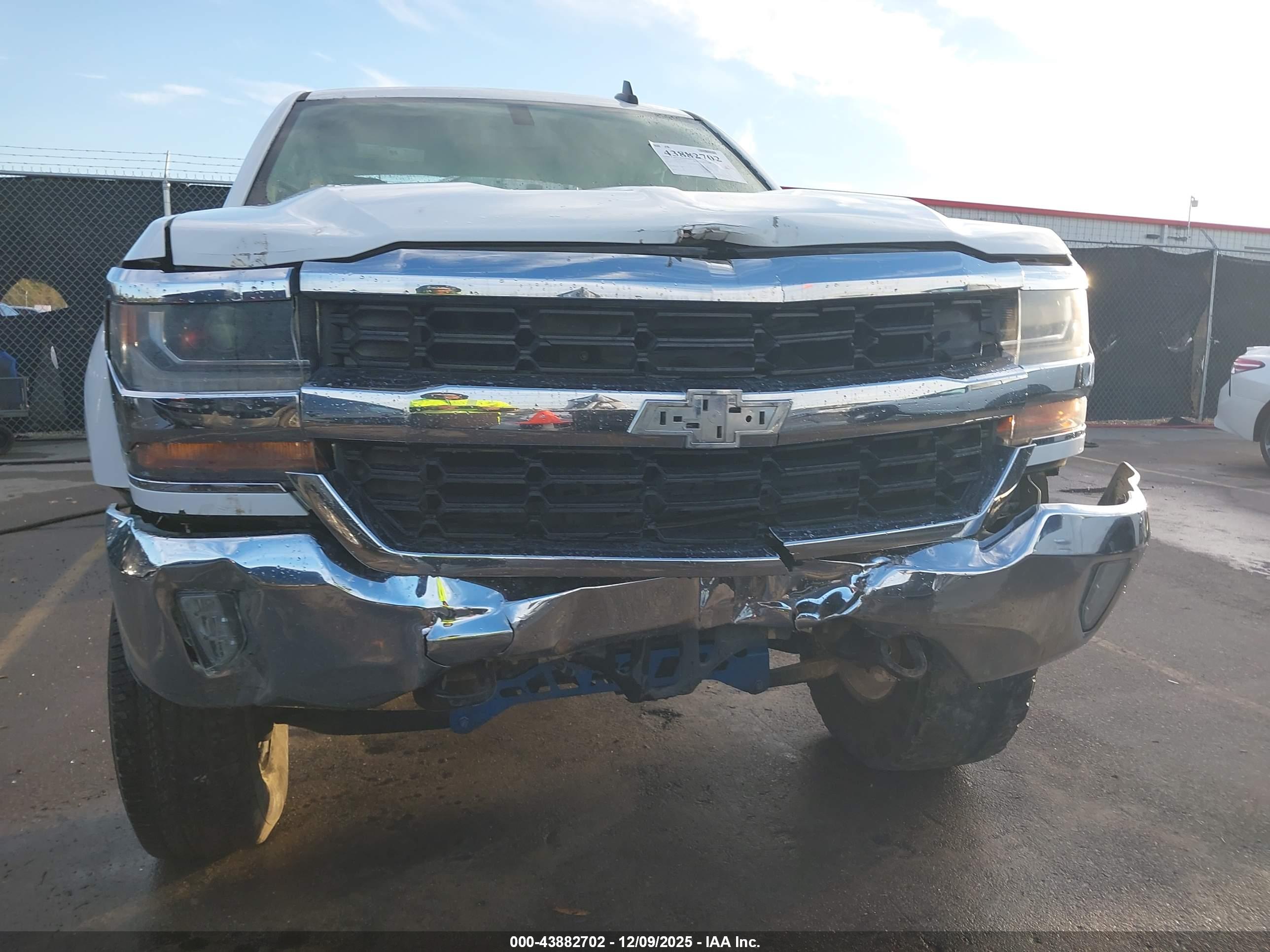 CHEVROLET SILVERADO image 6