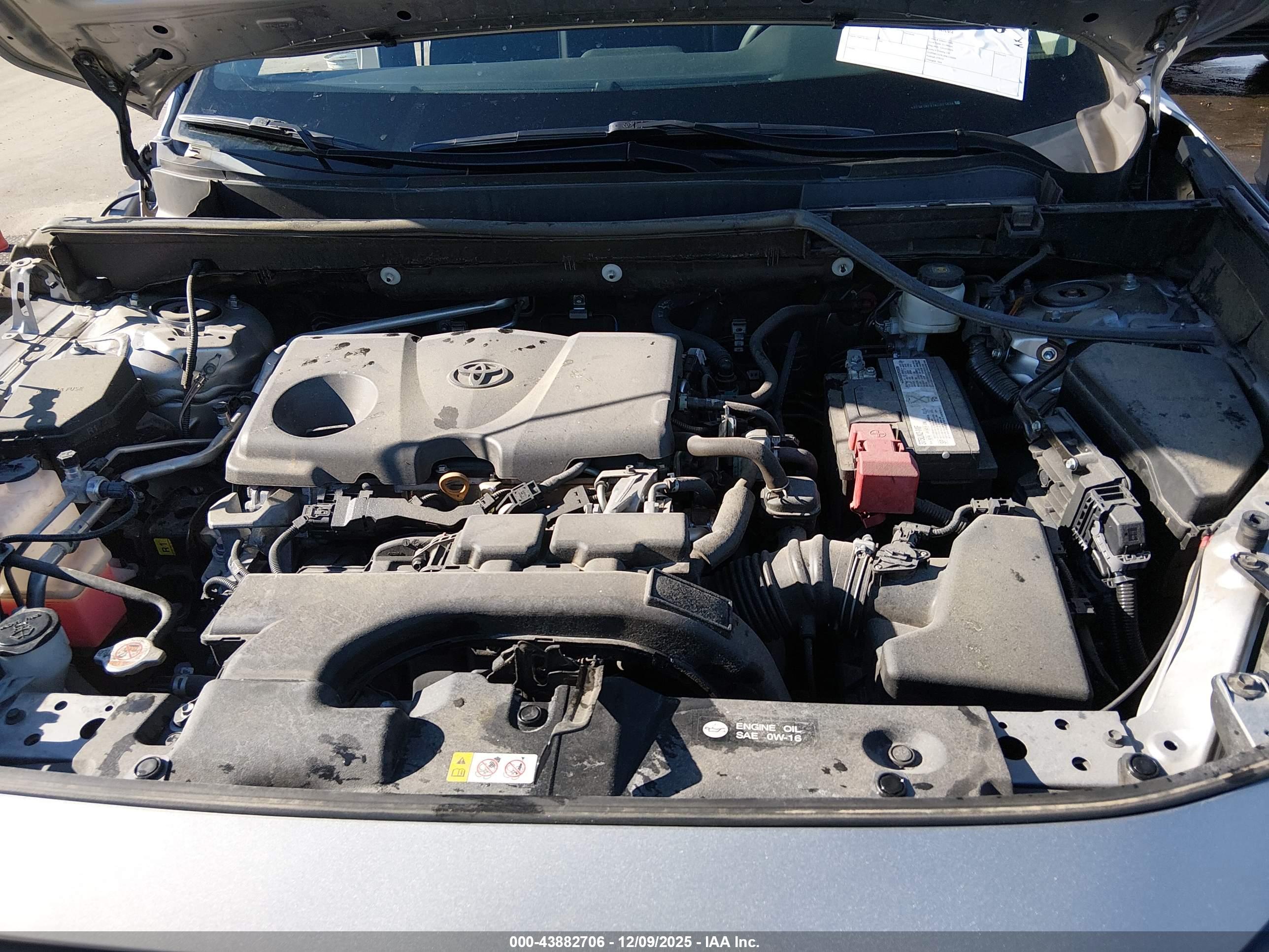 TOYOTA RAV4 image 10