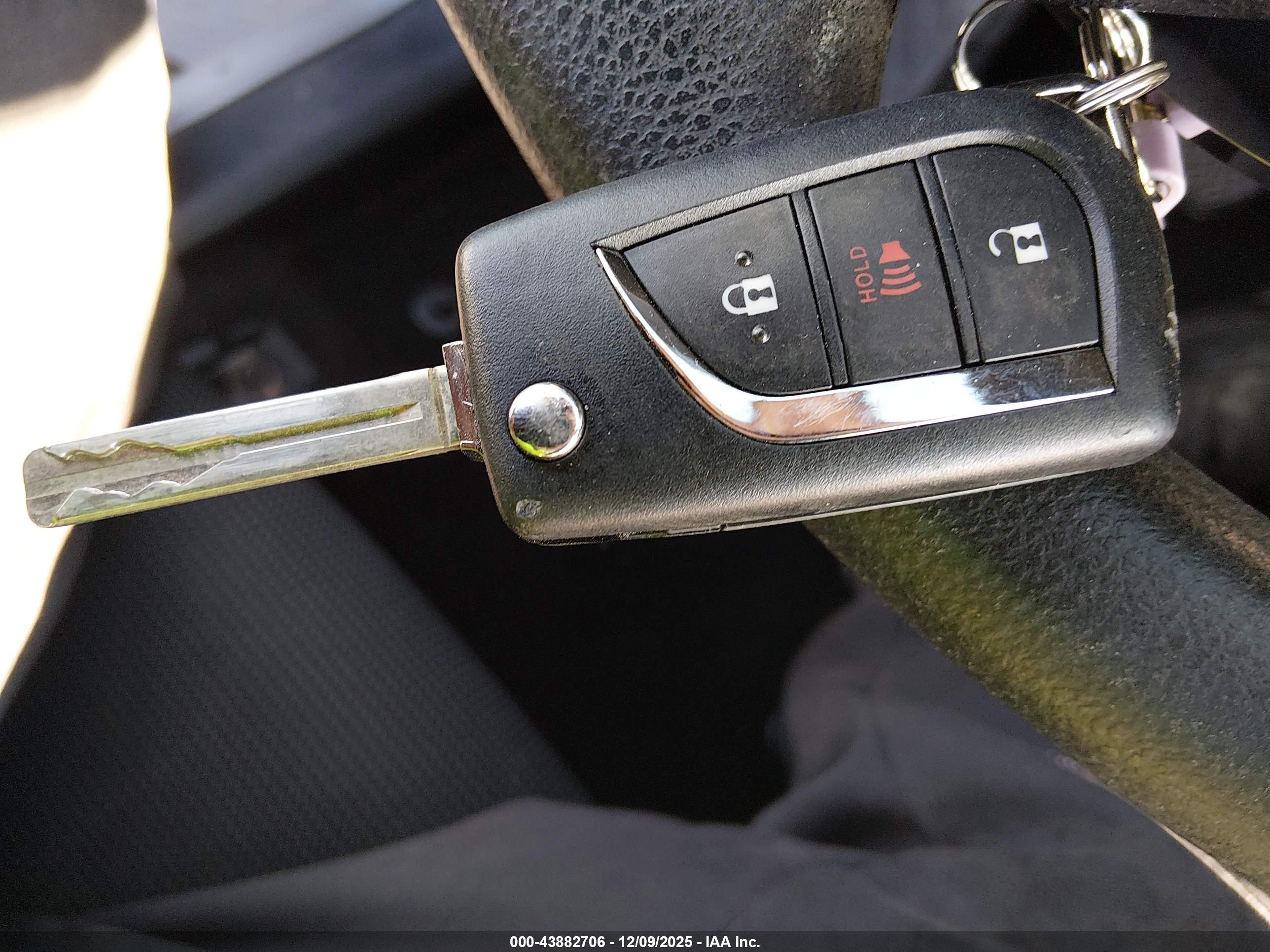 TOYOTA RAV4 image 11