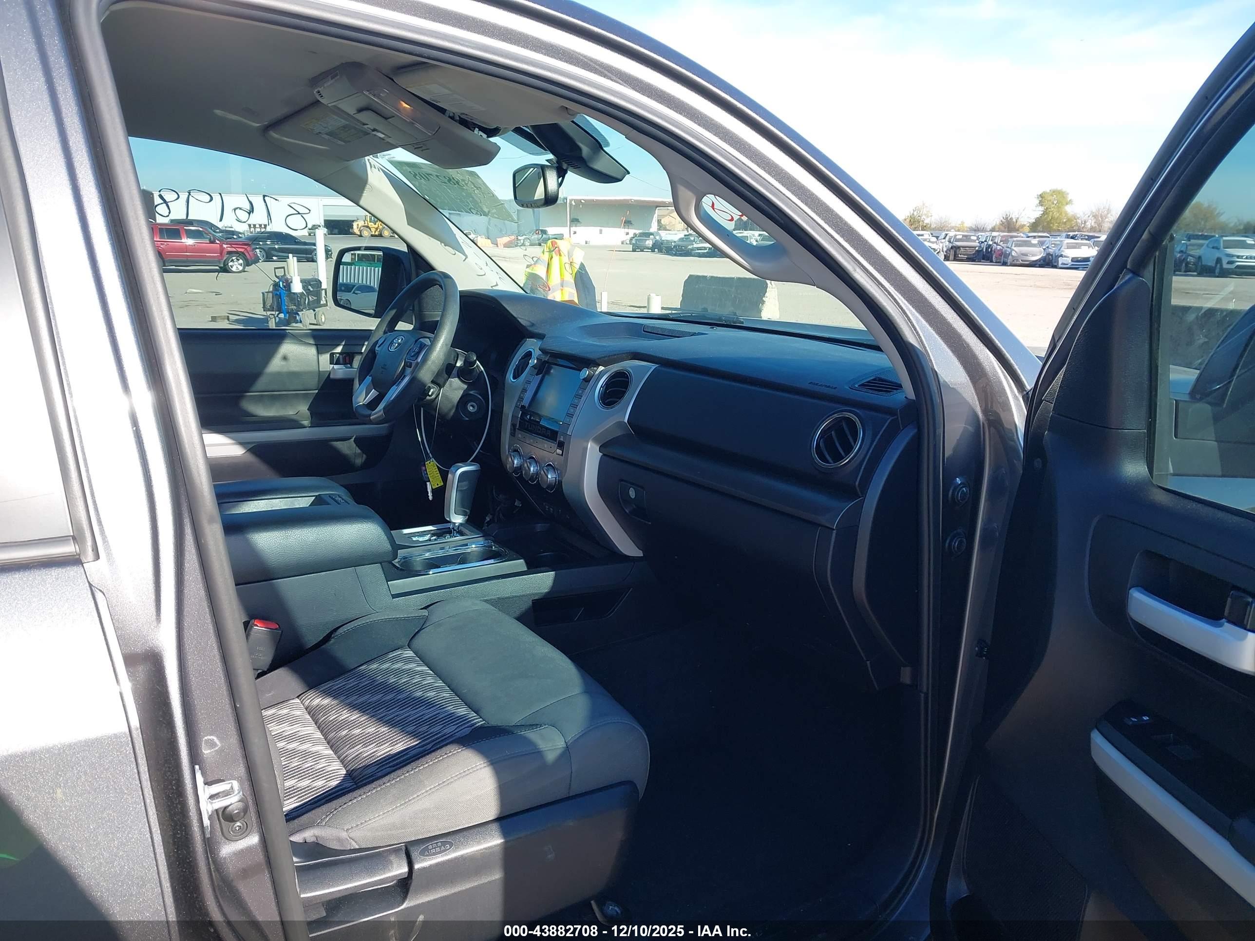 TOYOTA TUNDRA image 5
