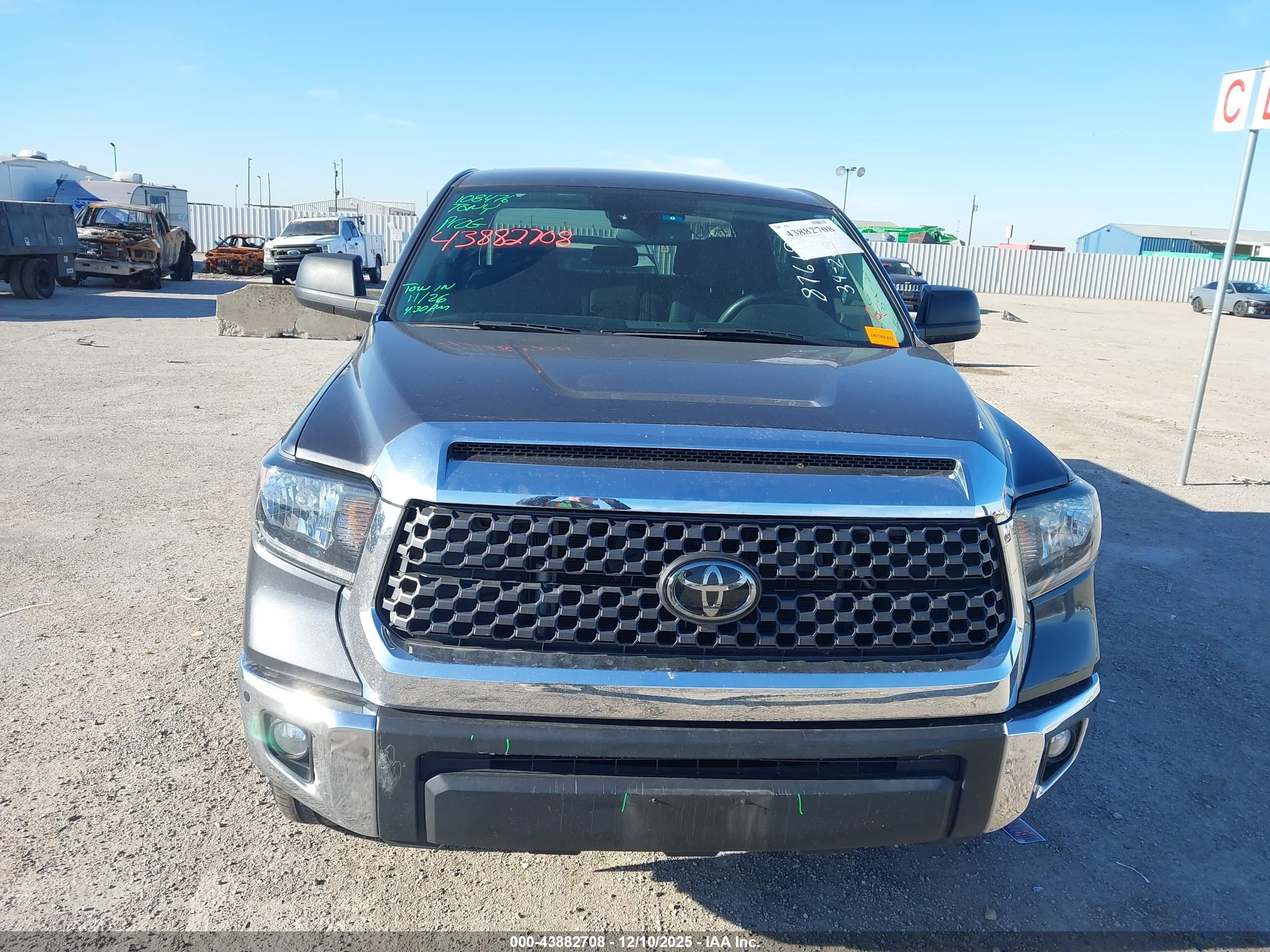 TOYOTA TUNDRA image 6