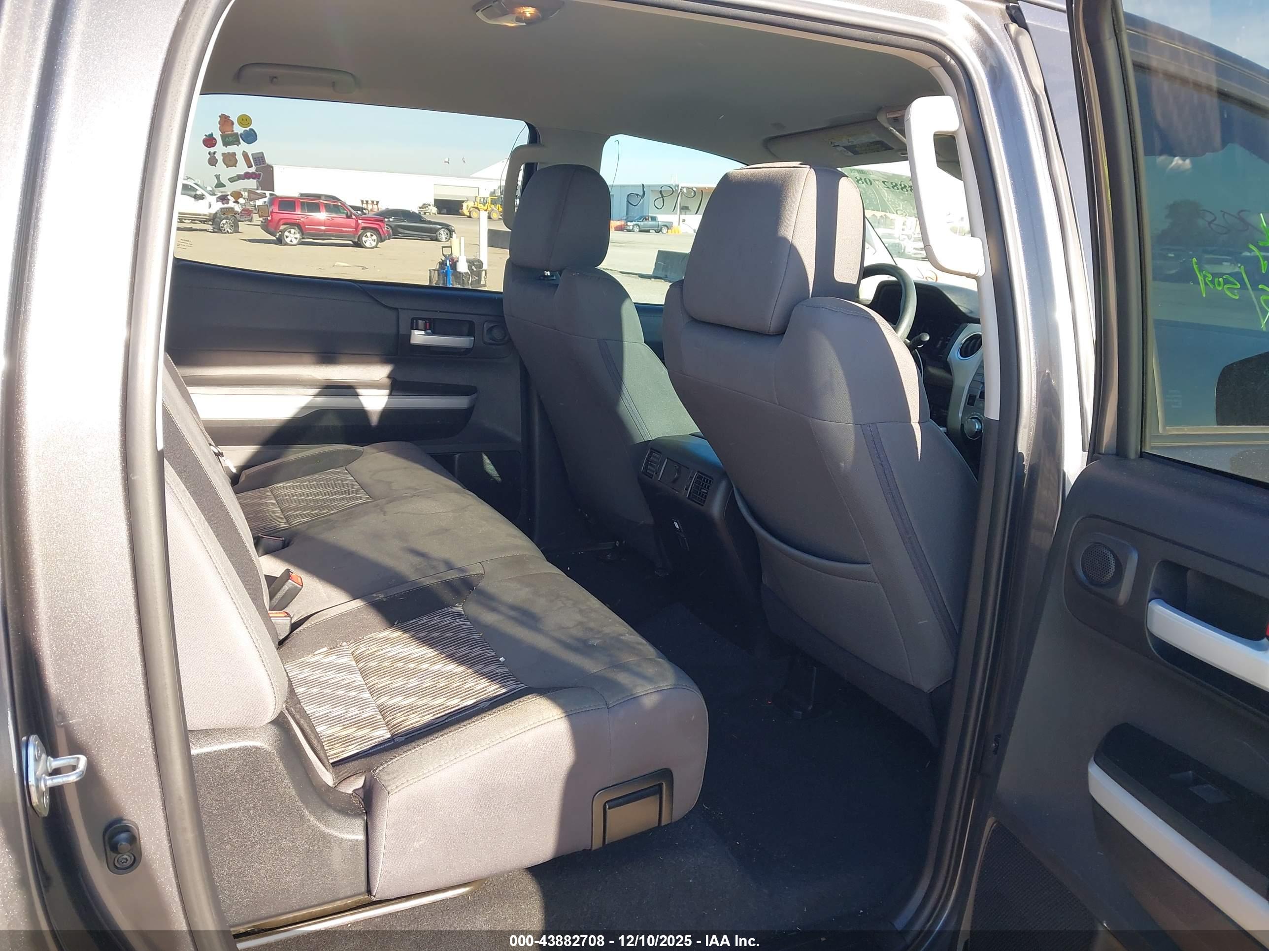 TOYOTA TUNDRA image 8