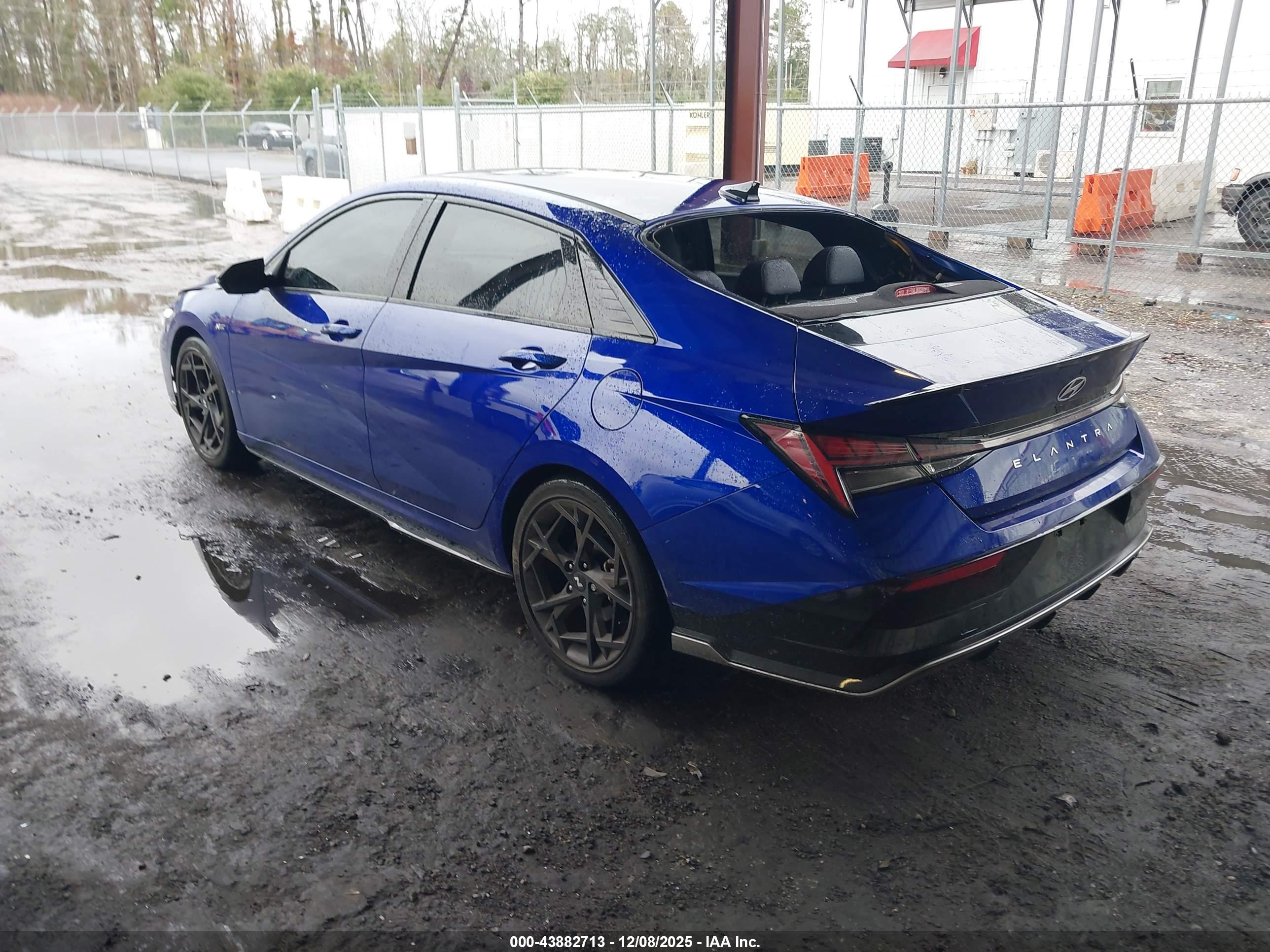HYUNDAI ELANTRA image 3