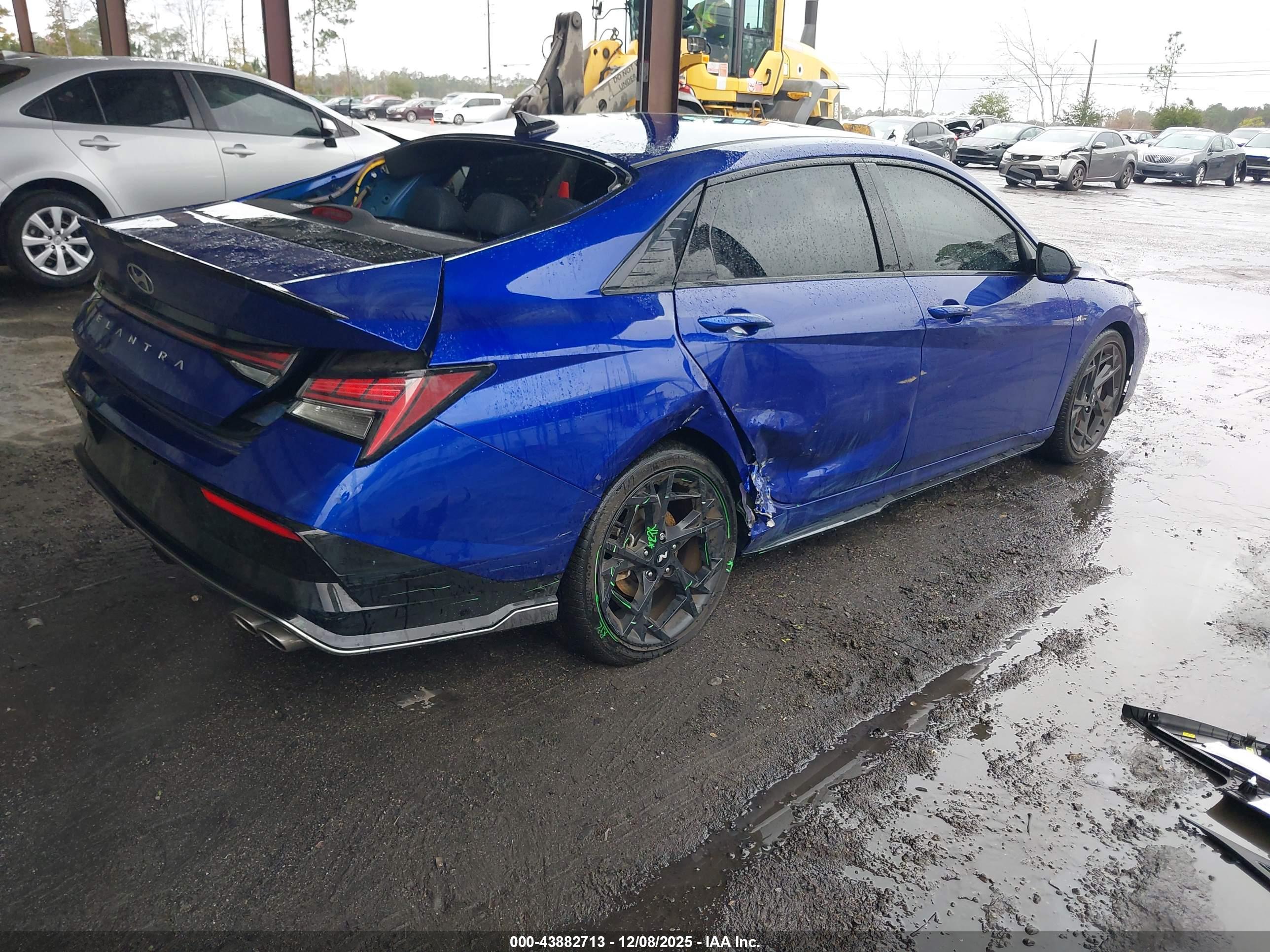 HYUNDAI ELANTRA image 4