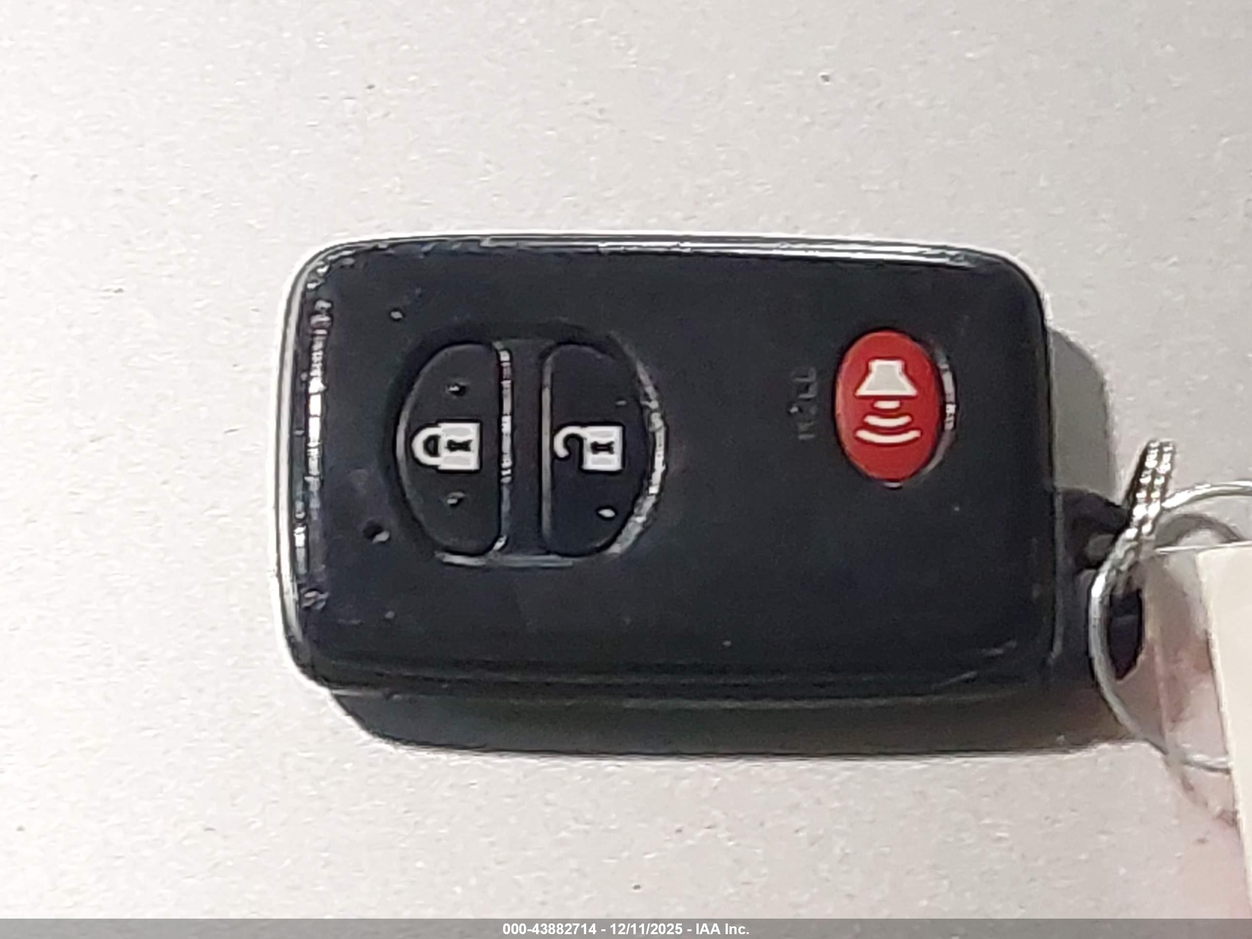 TOYOTA PRIUS image 11