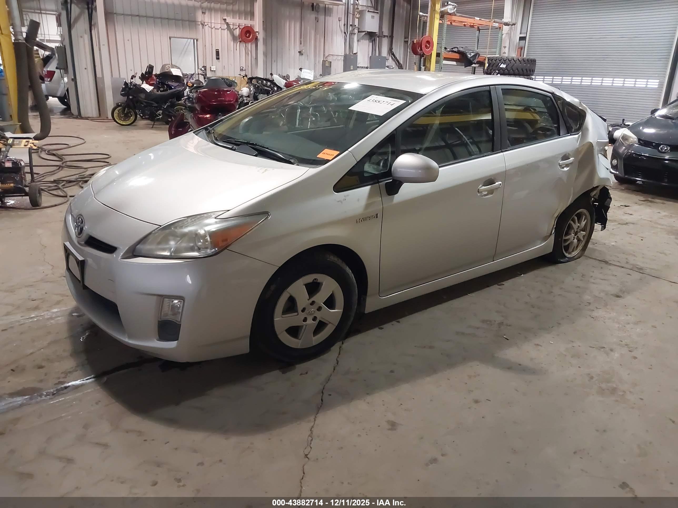 TOYOTA PRIUS image 2