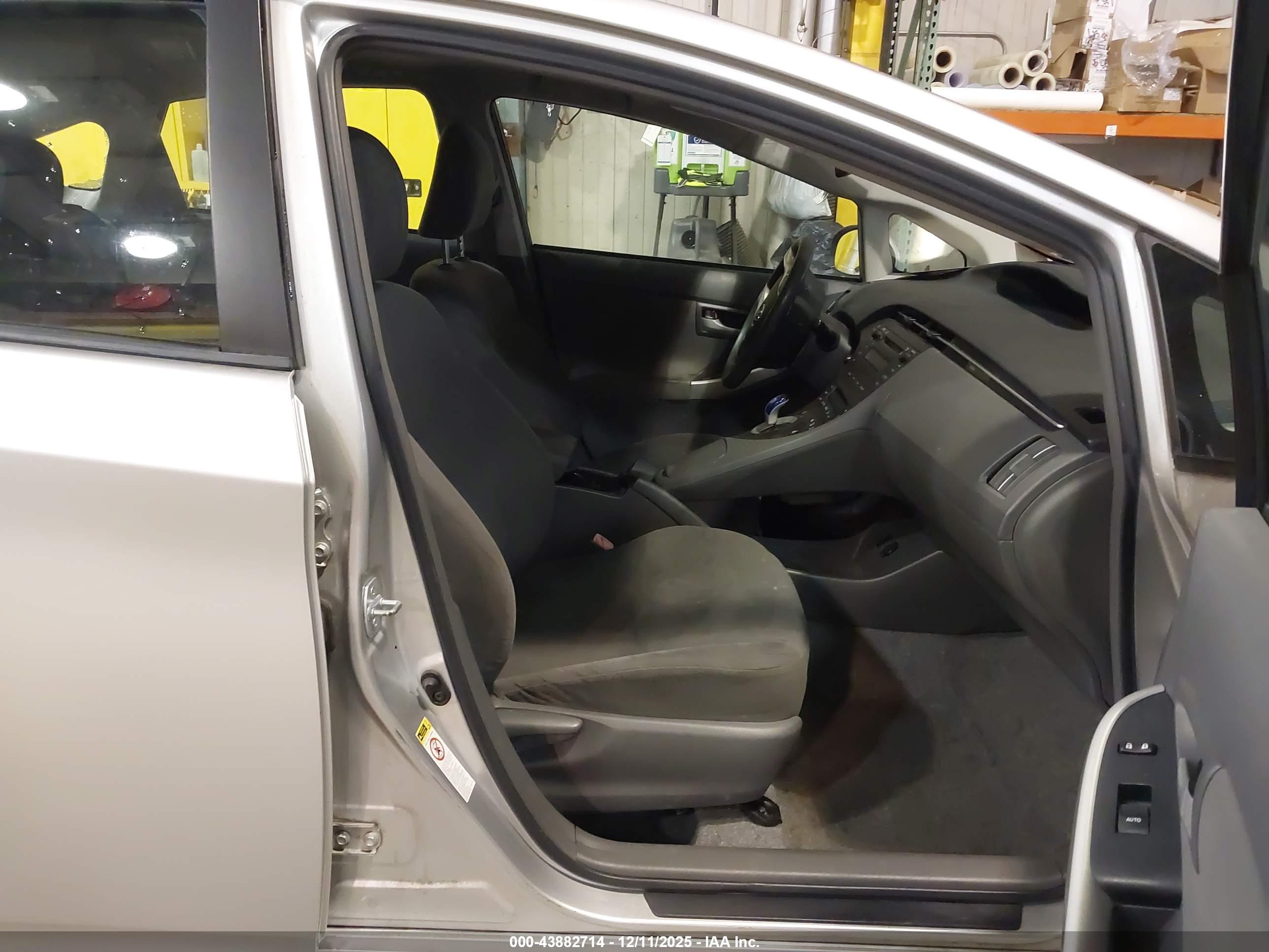TOYOTA PRIUS image 5