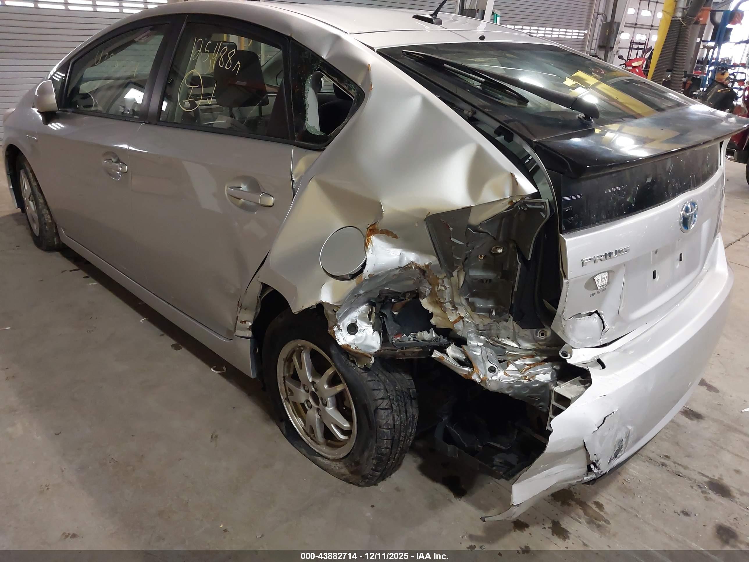TOYOTA PRIUS image 6