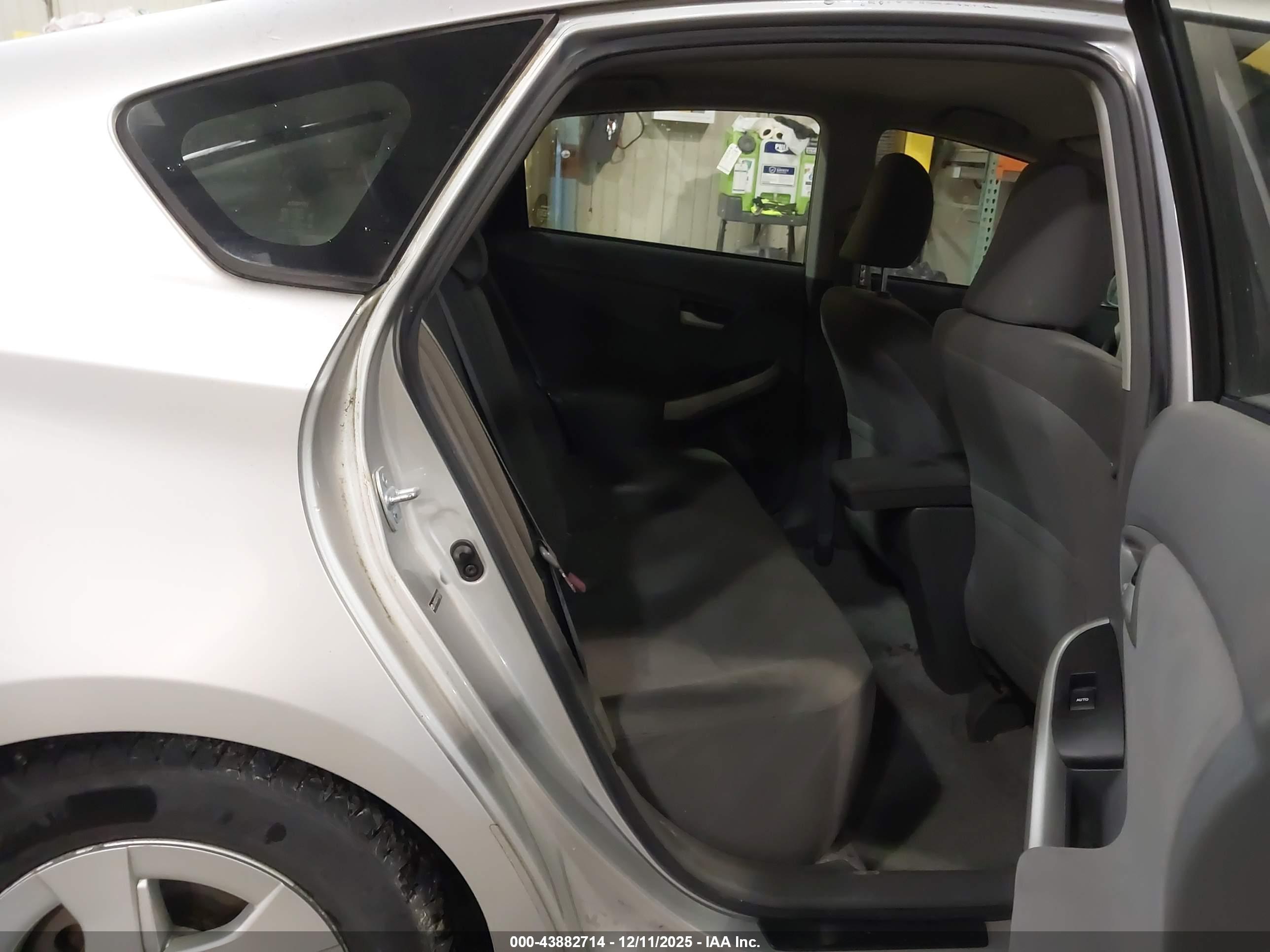 TOYOTA PRIUS image 8