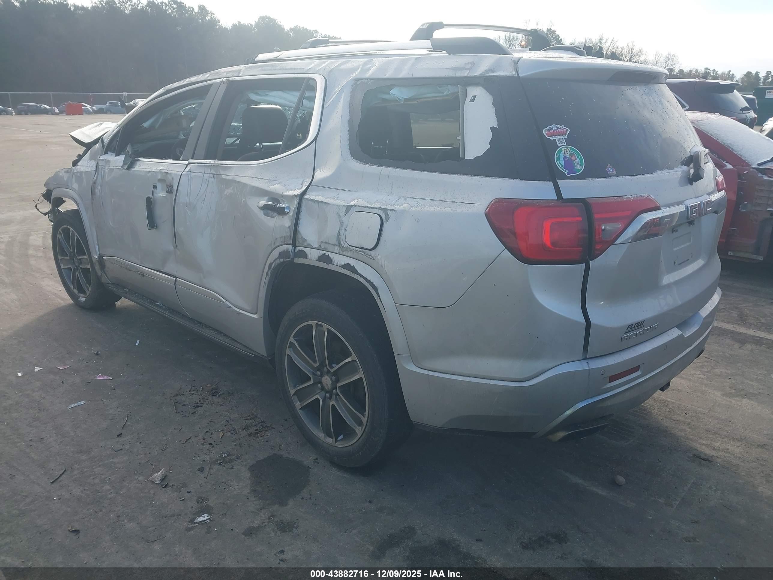 GMC ACADIA image 3