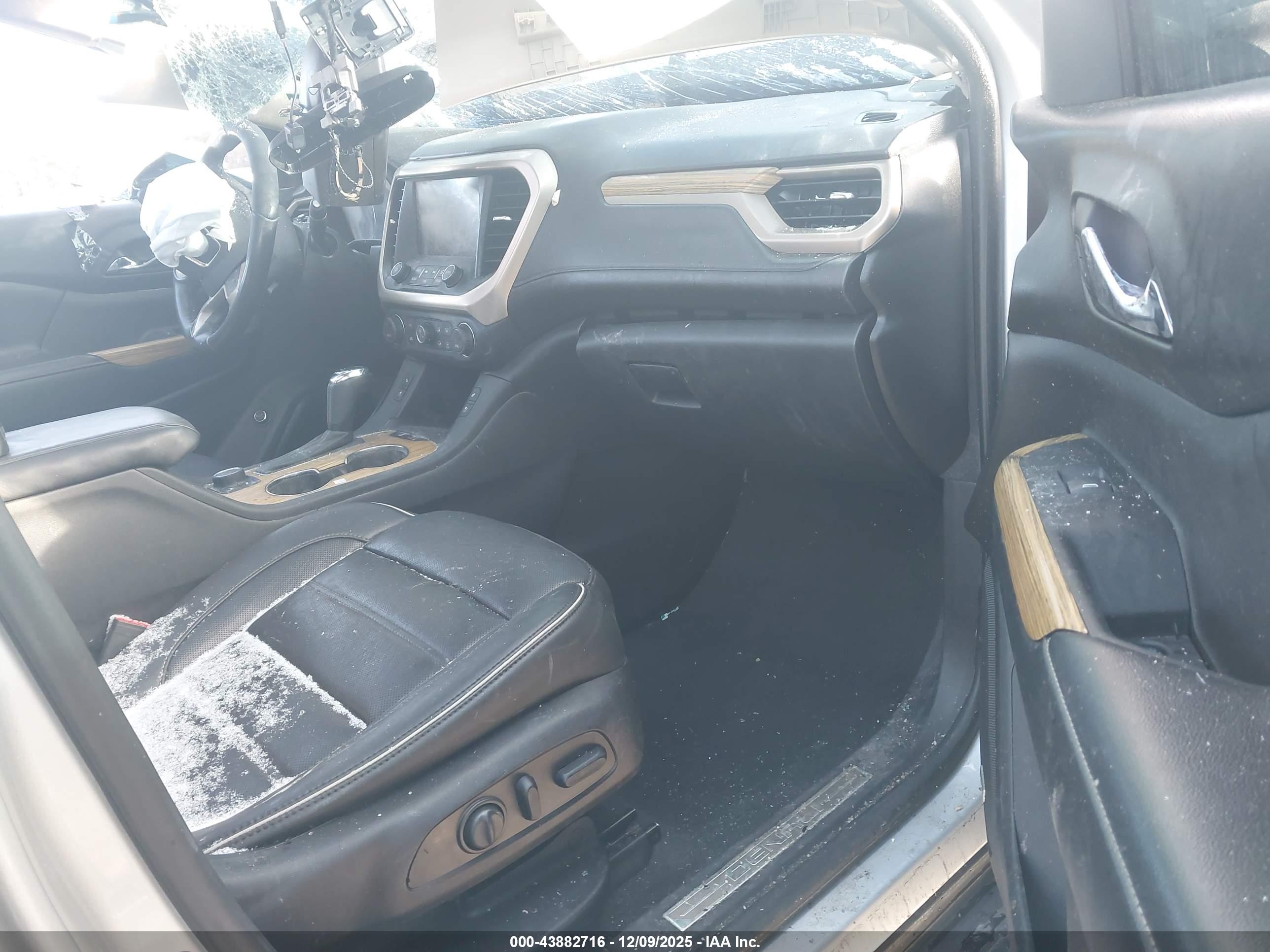 GMC ACADIA image 5