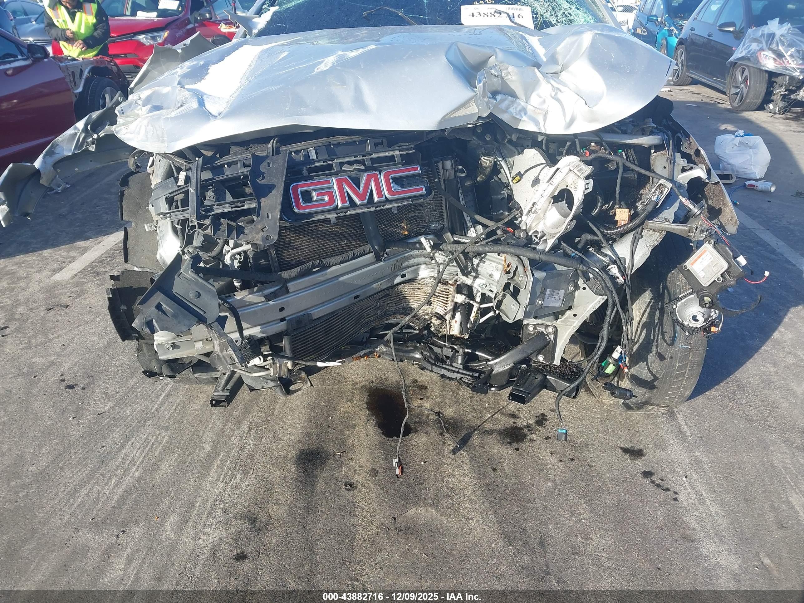 GMC ACADIA image 6