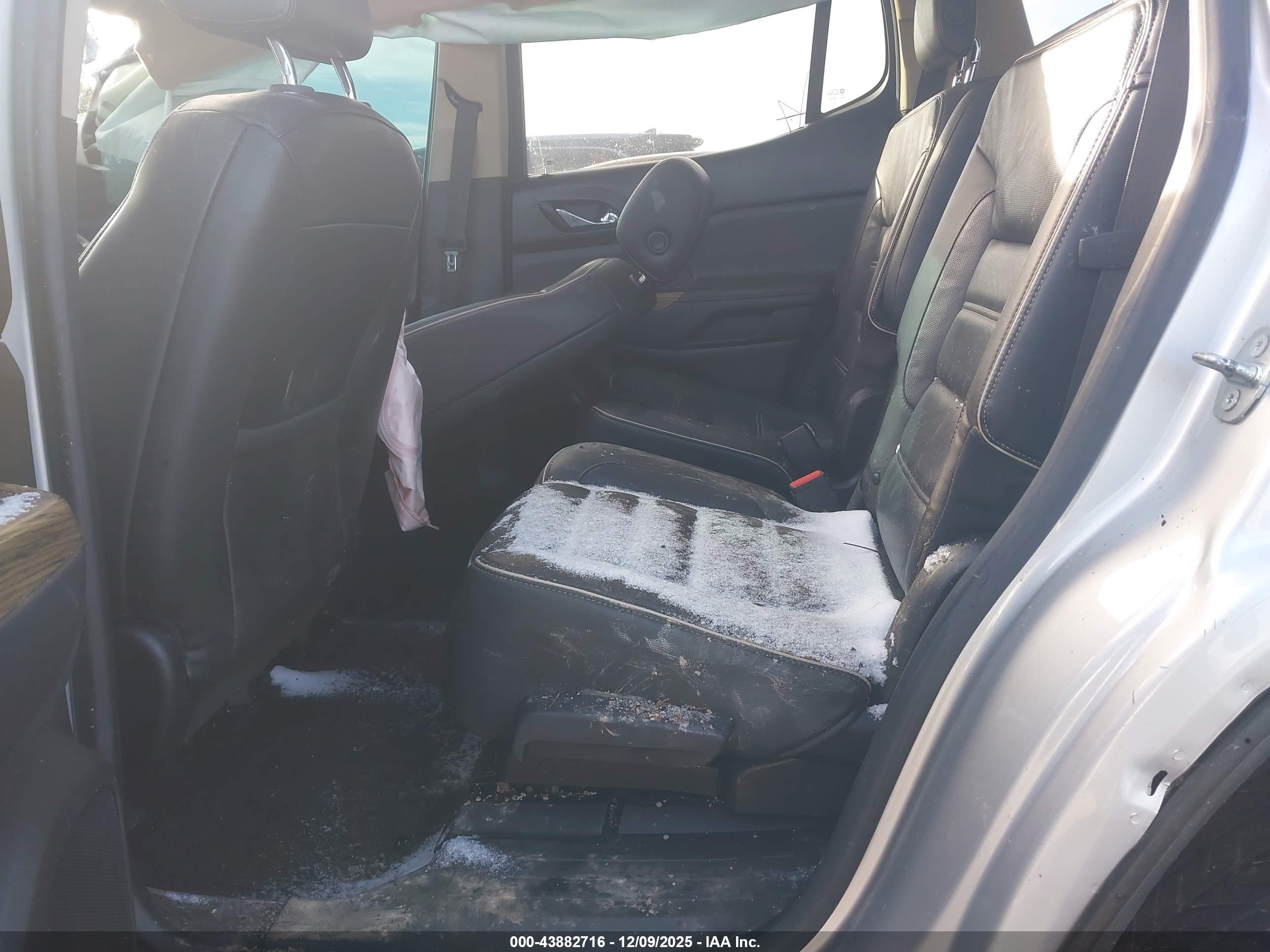 GMC ACADIA image 8
