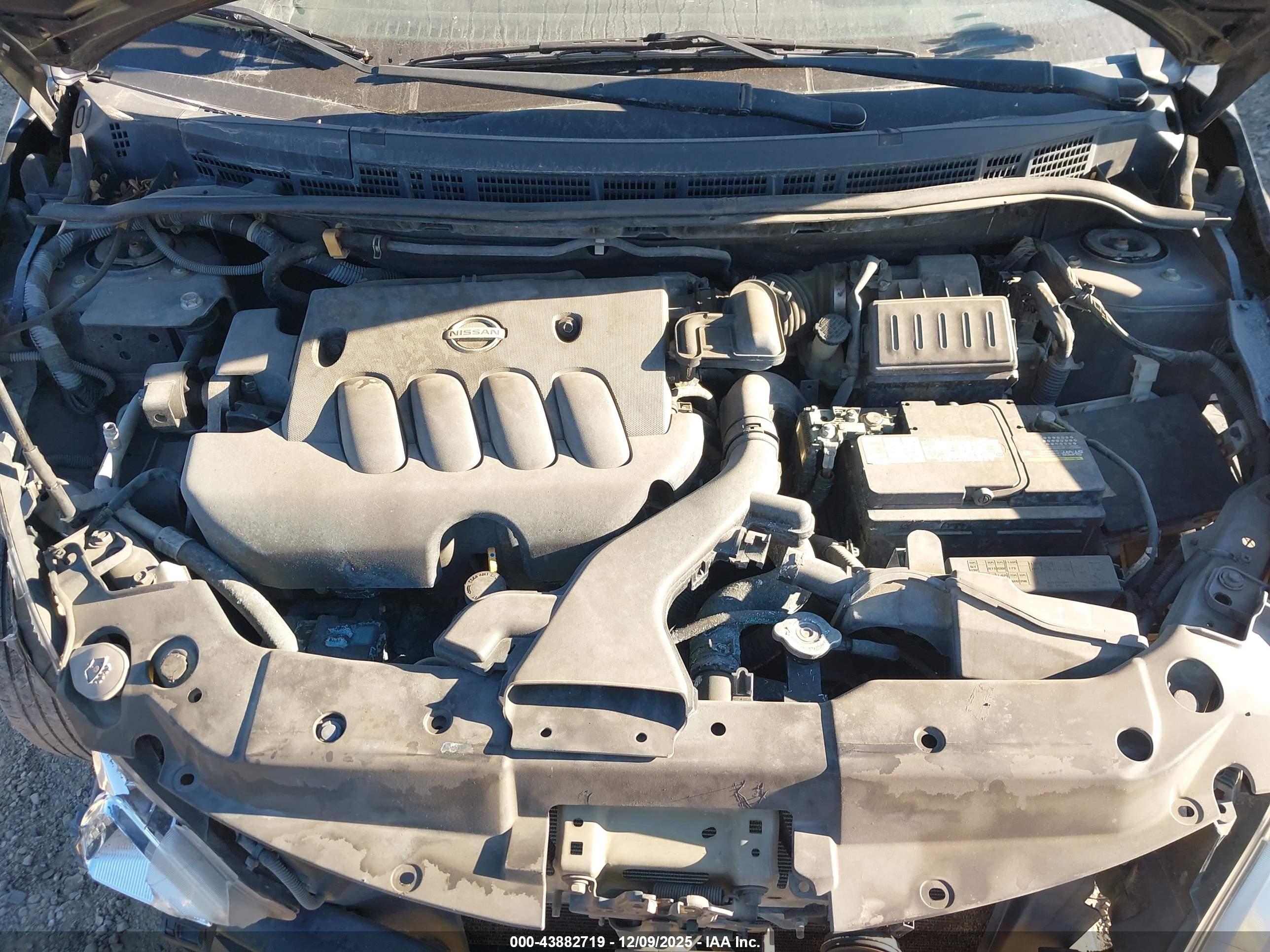 NISSAN VERSA image 10