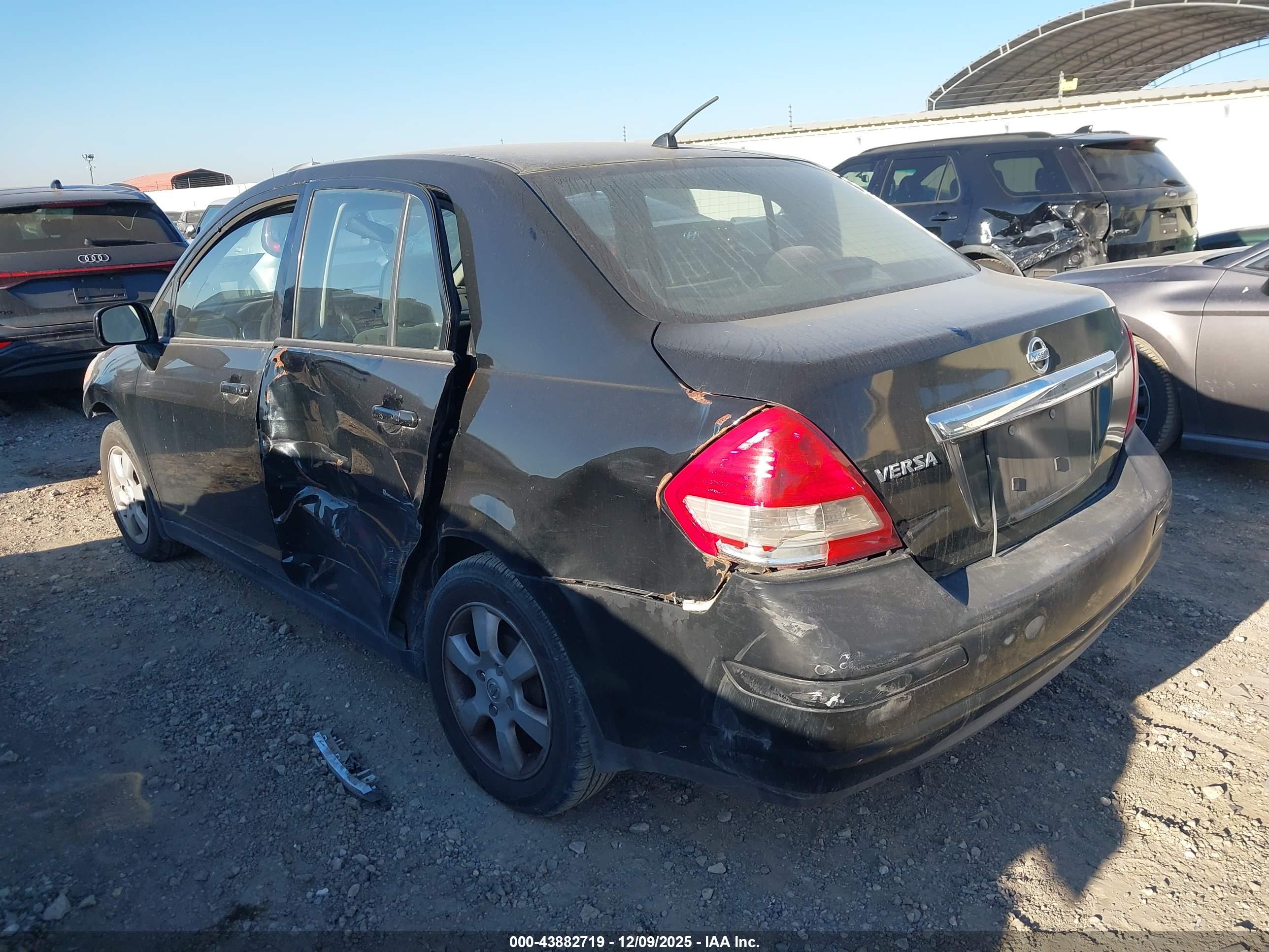 NISSAN VERSA image 3