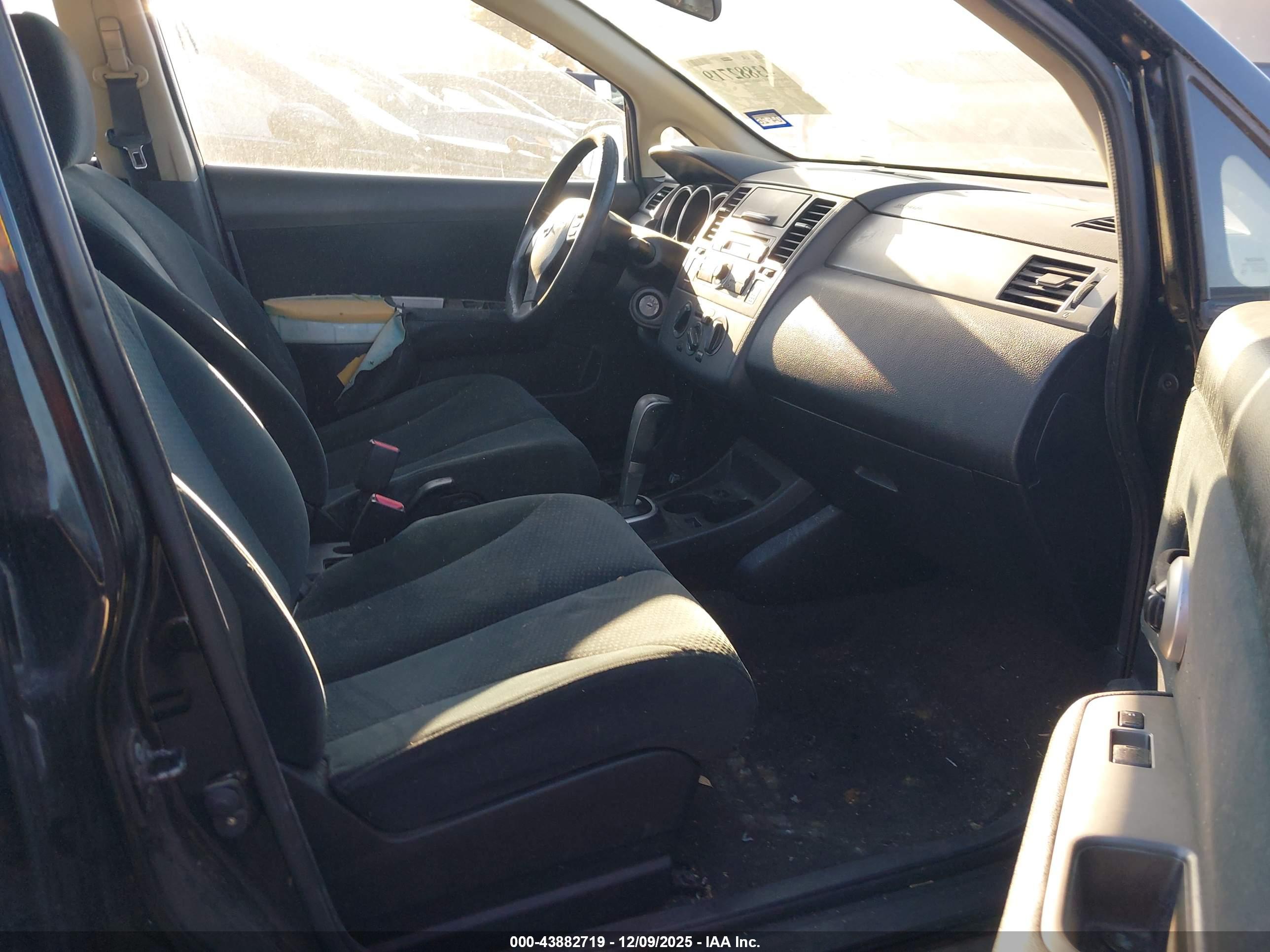 NISSAN VERSA image 5