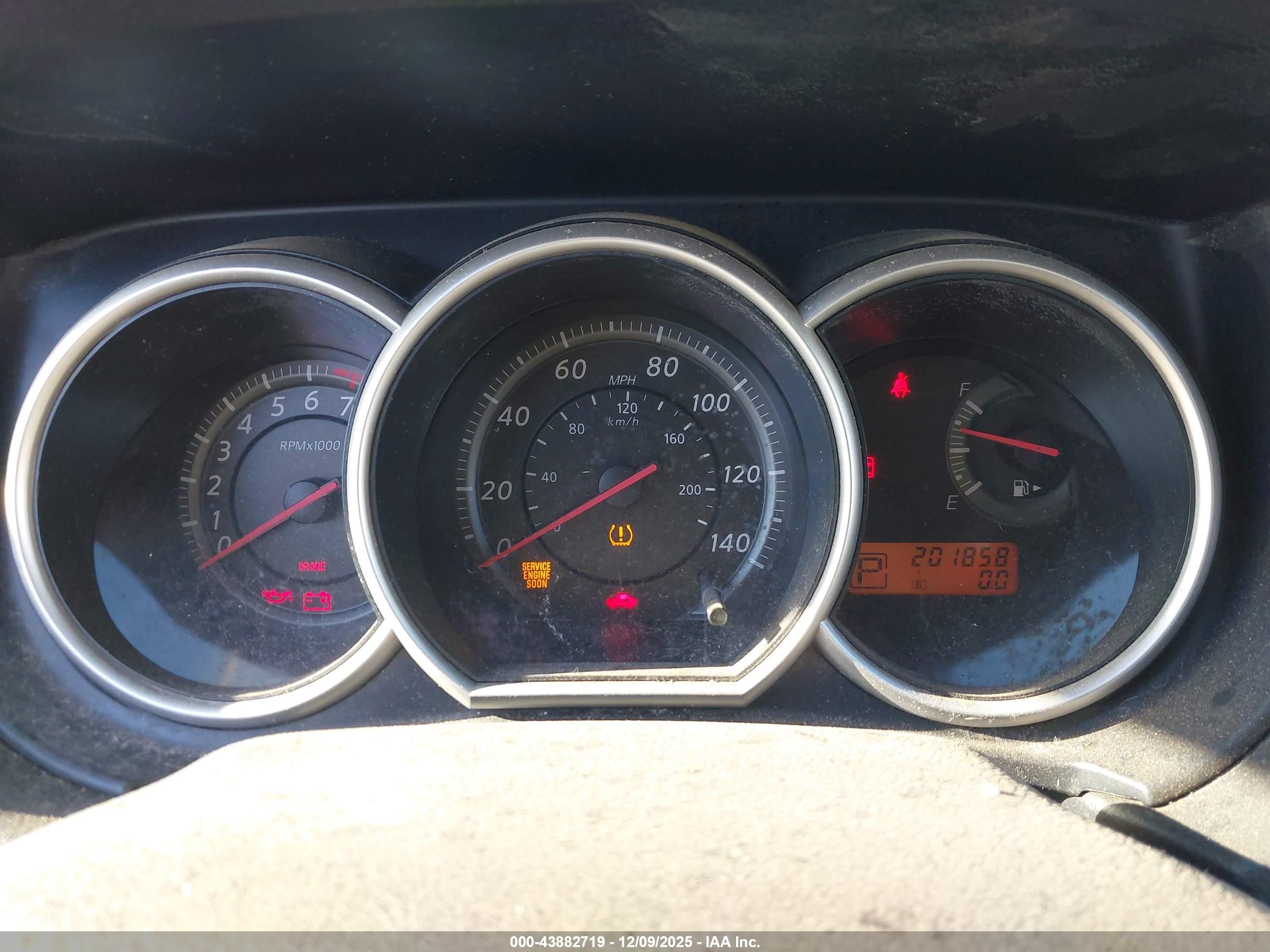 NISSAN VERSA image 7