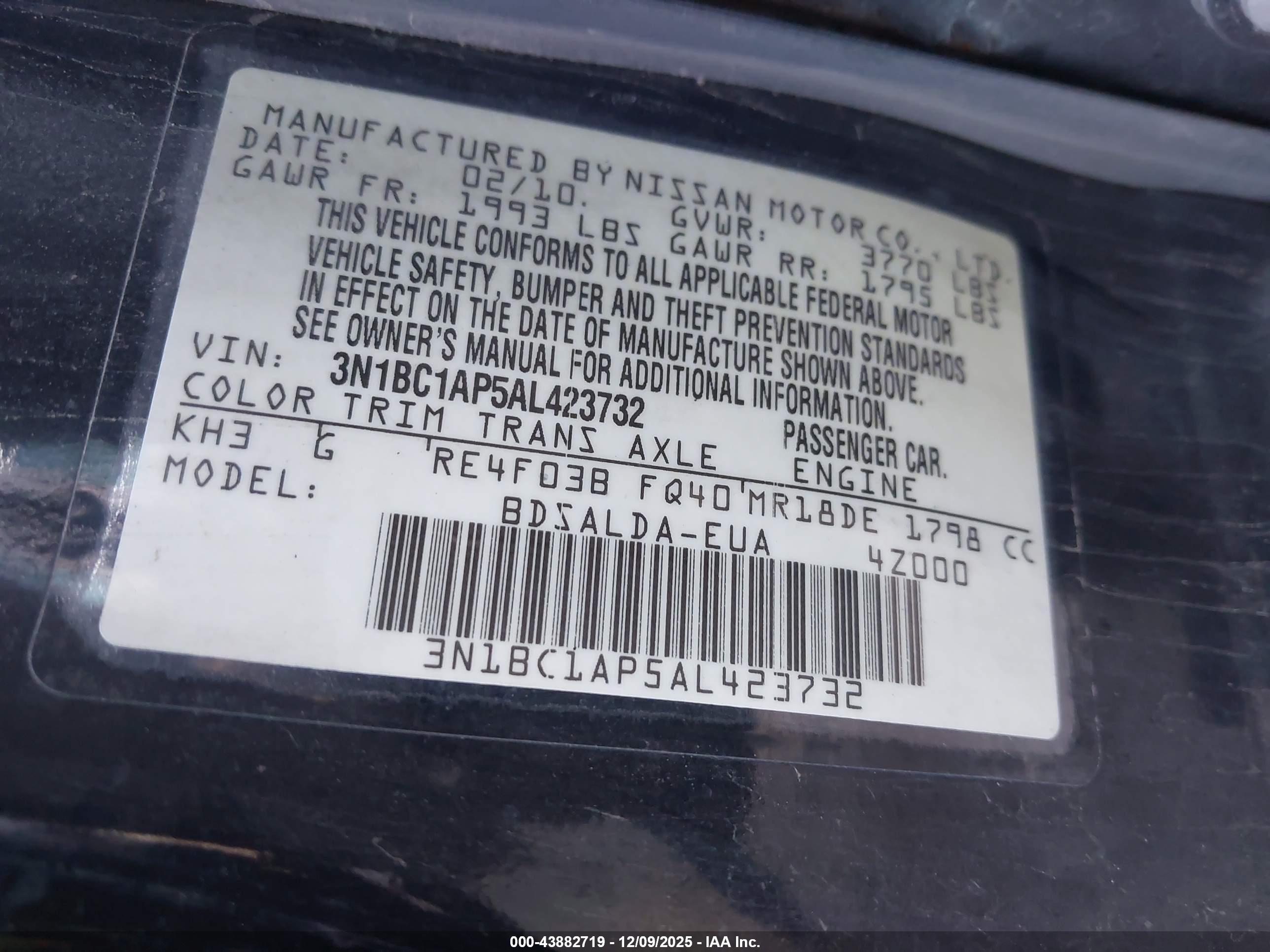 NISSAN VERSA image 9