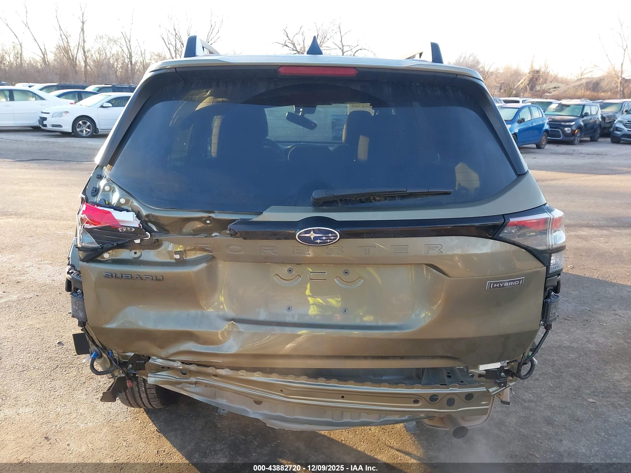 SUBARU FORESTER image 6