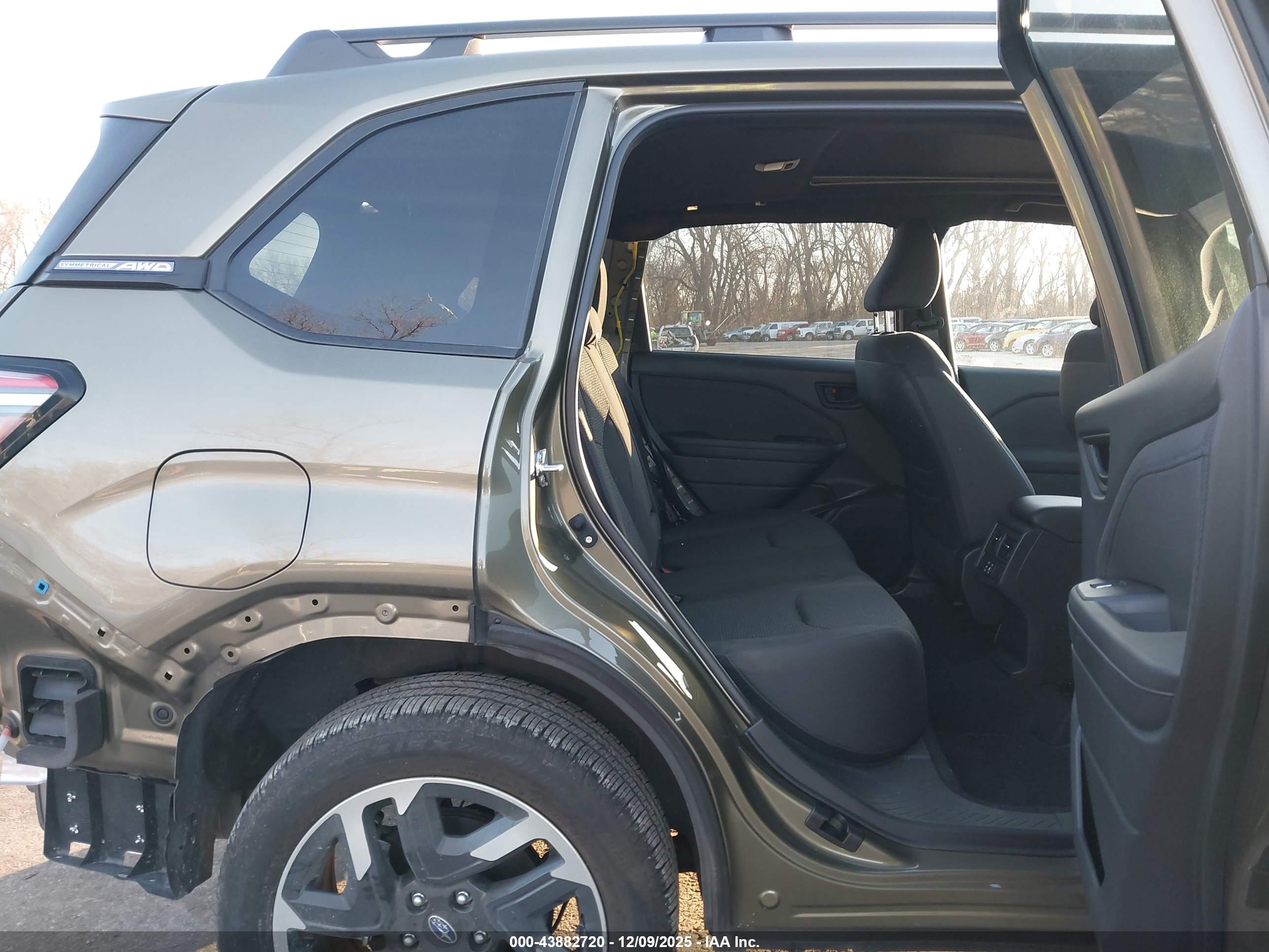 SUBARU FORESTER image 8