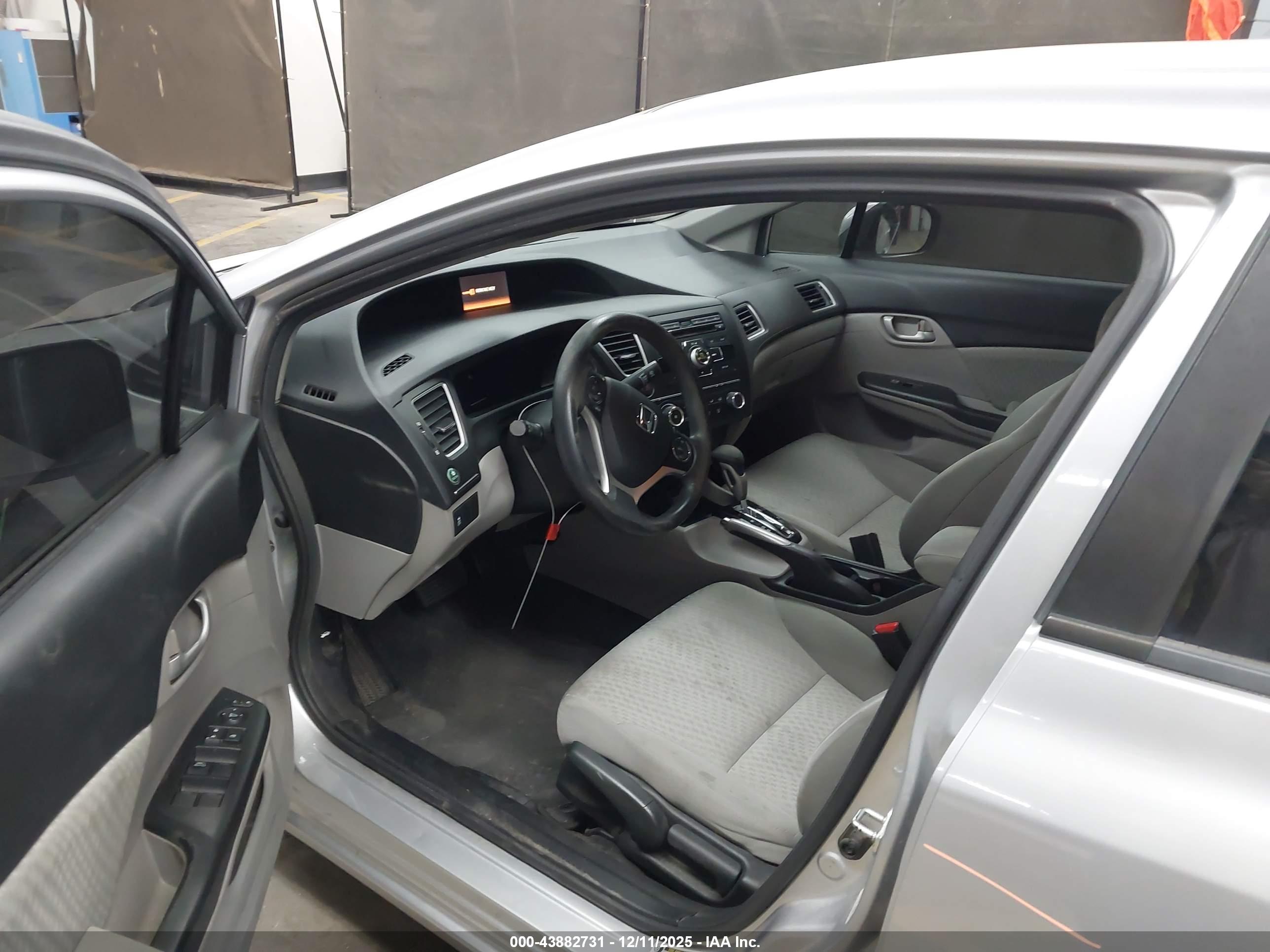 HONDA CIVIC image 10