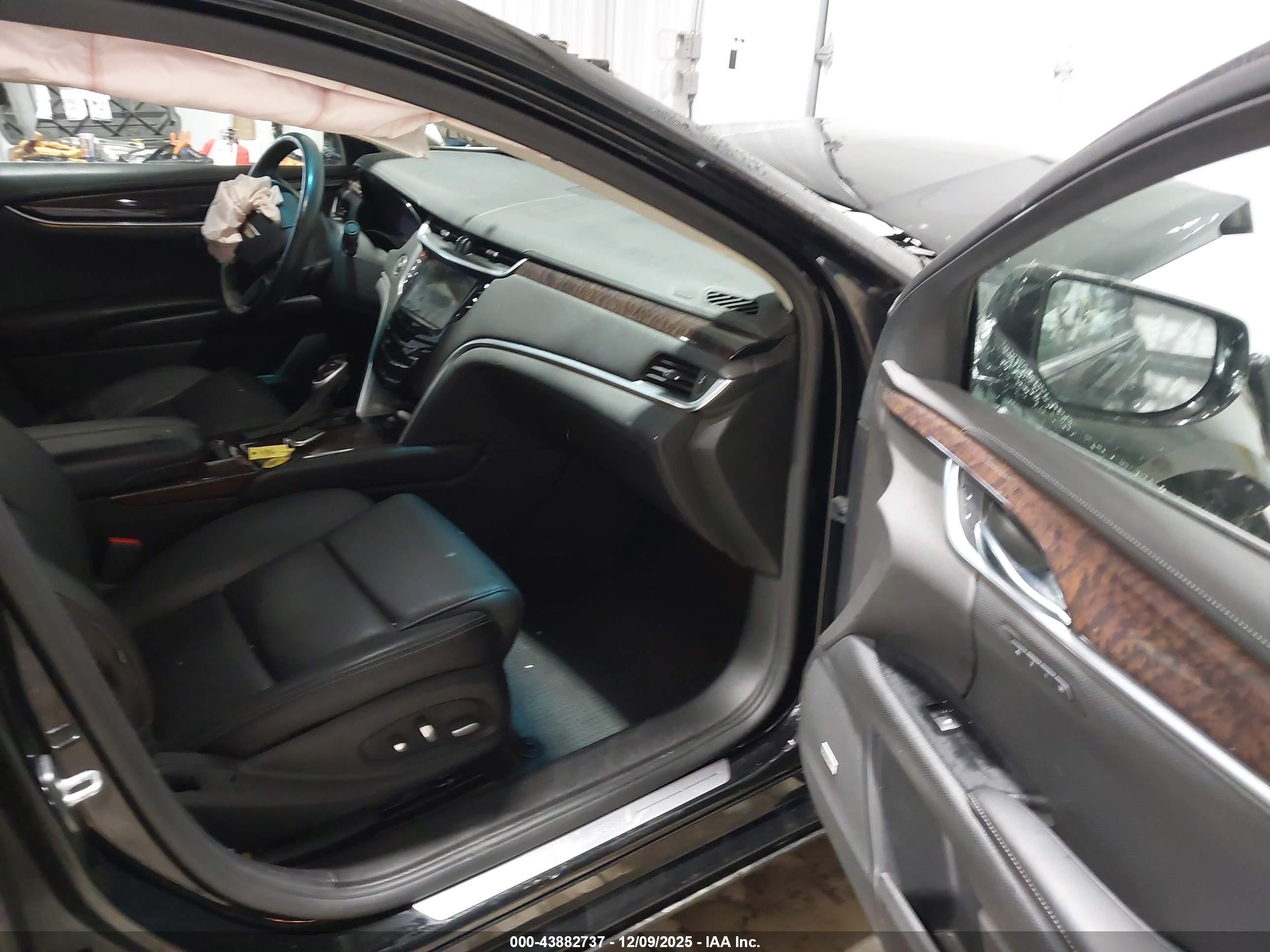 CADILLAC XTS image 5