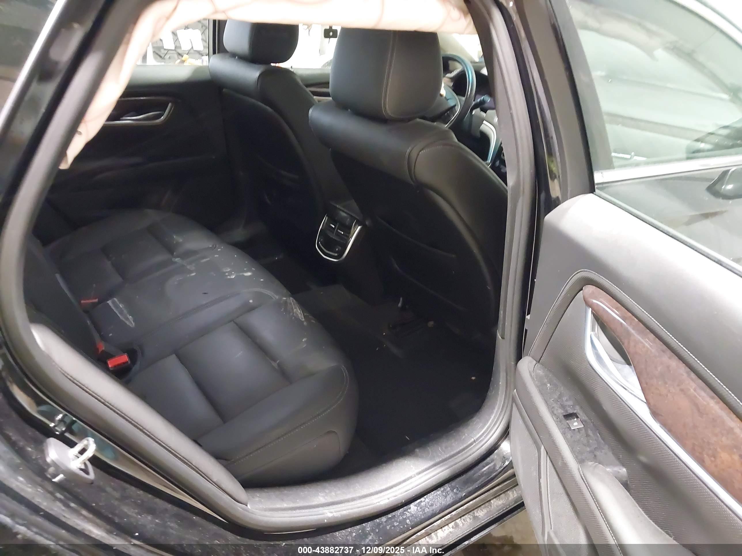 CADILLAC XTS image 8