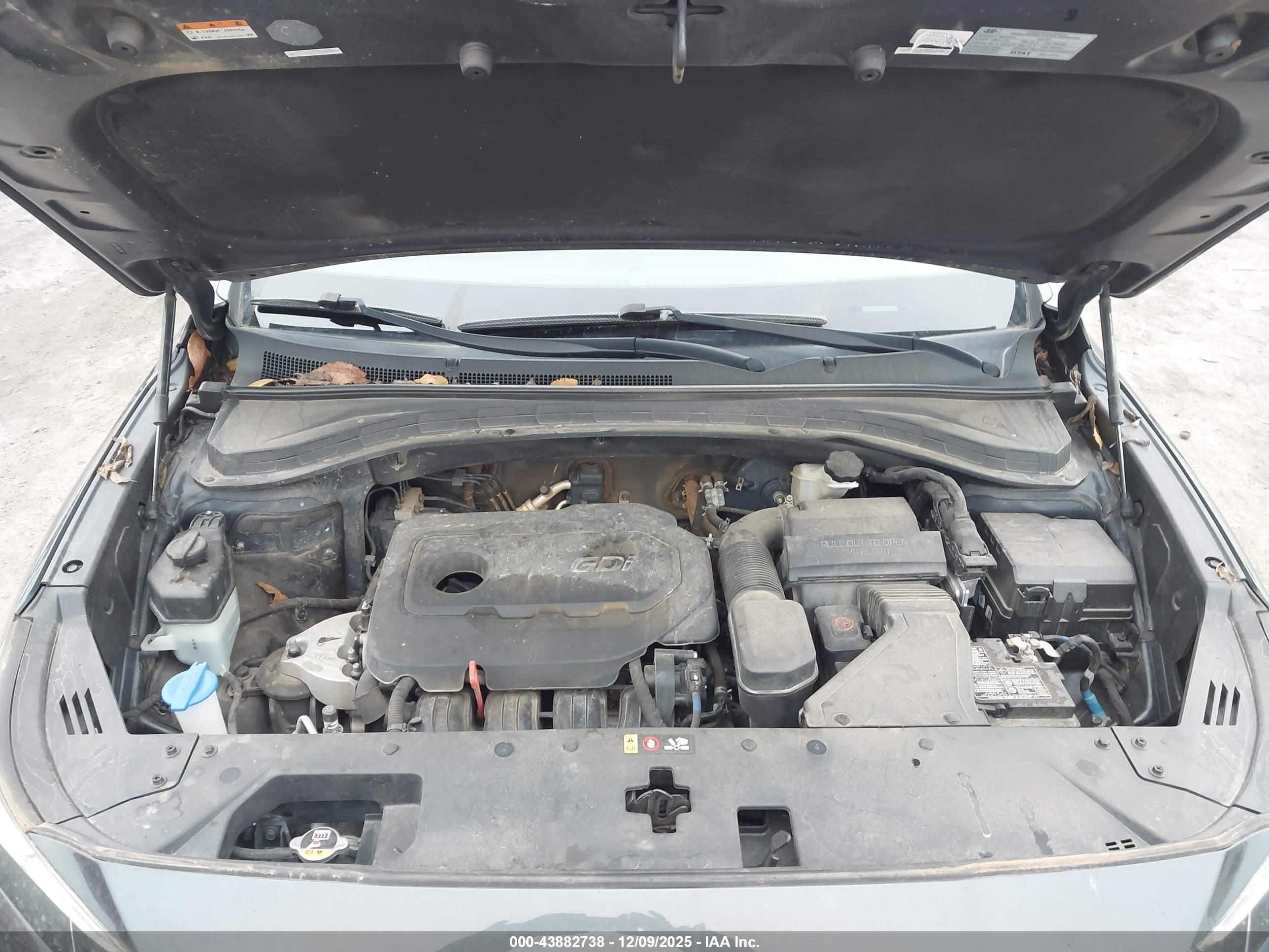 HYUNDAI SANTA image 10