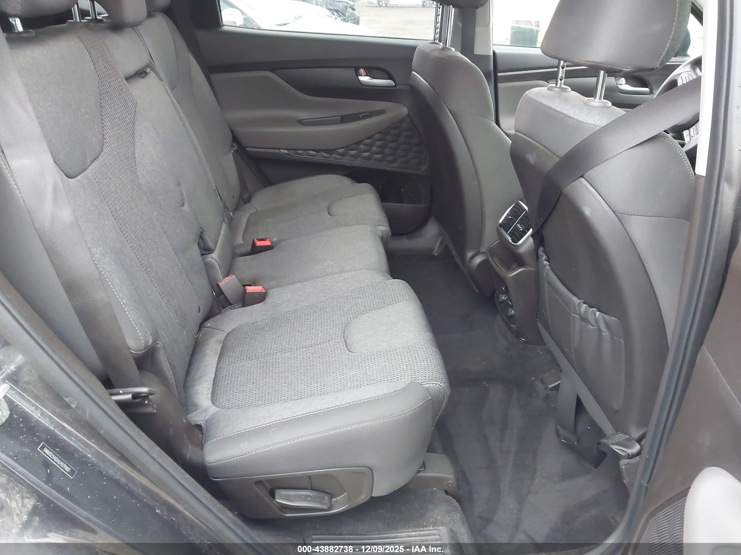 HYUNDAI SANTA image 8