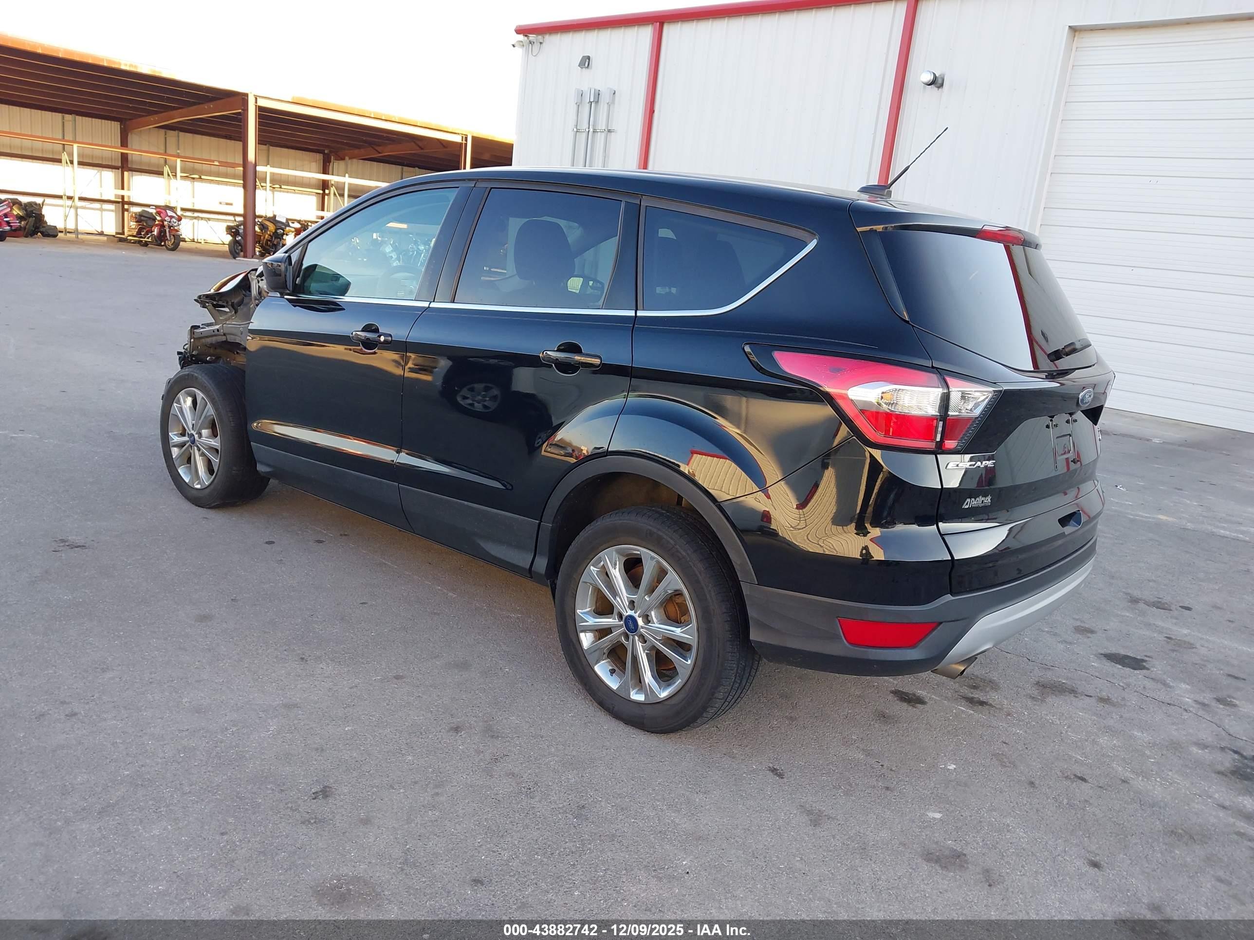 FORD ESCAPE image 3