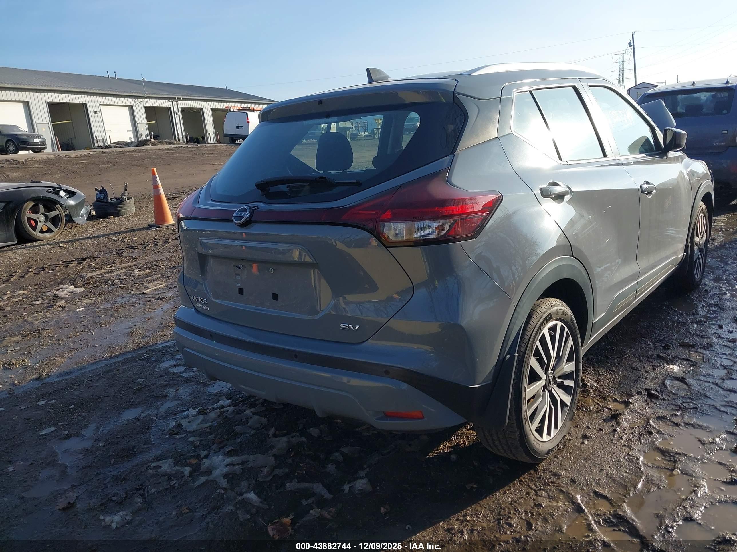 NISSAN KICKS image 4