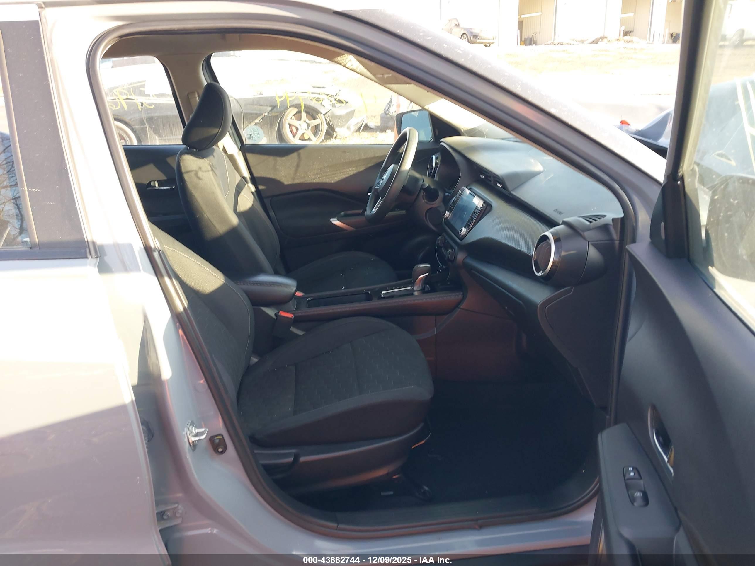 NISSAN KICKS image 5