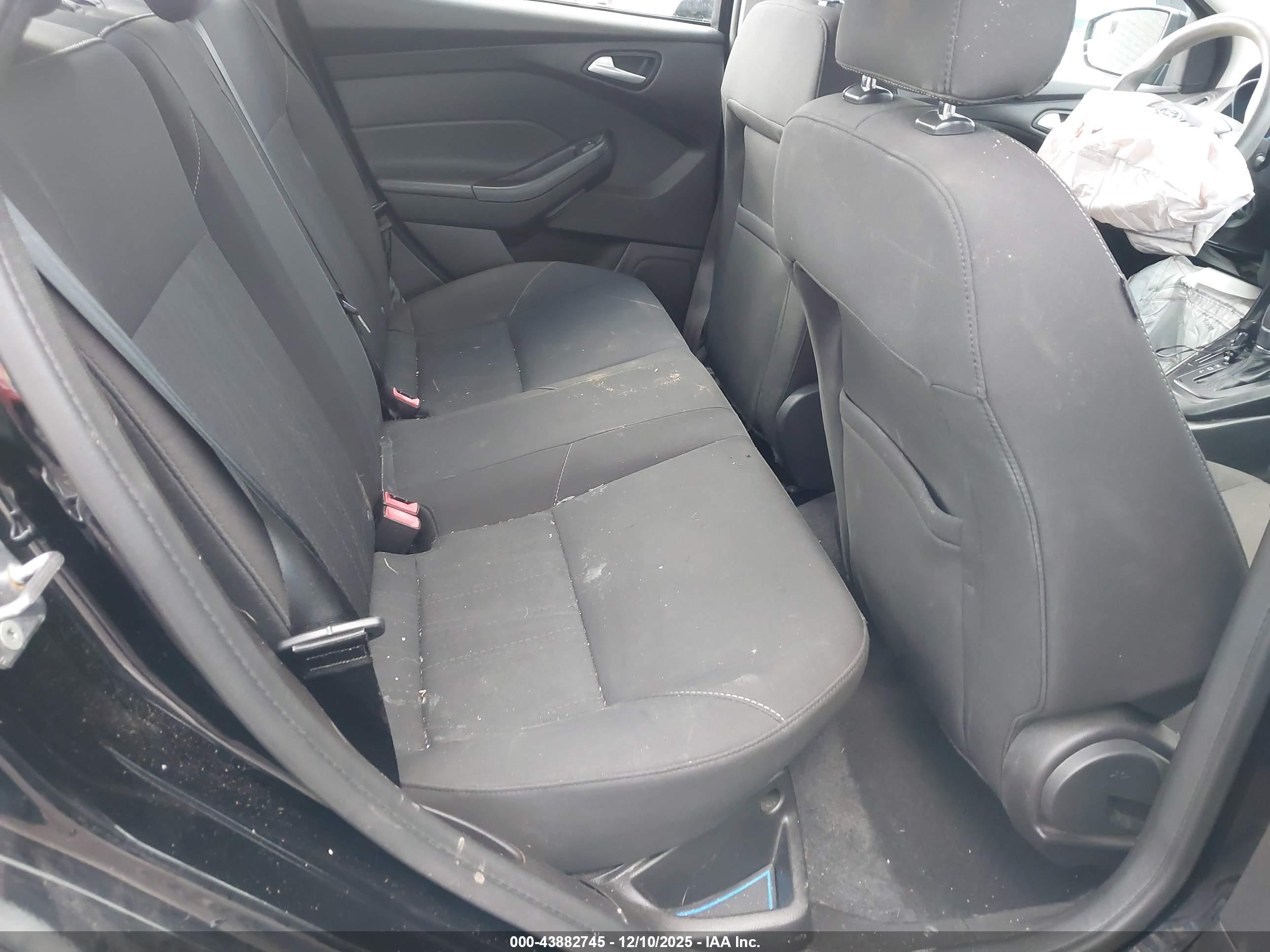 FORD FOCUS image 8