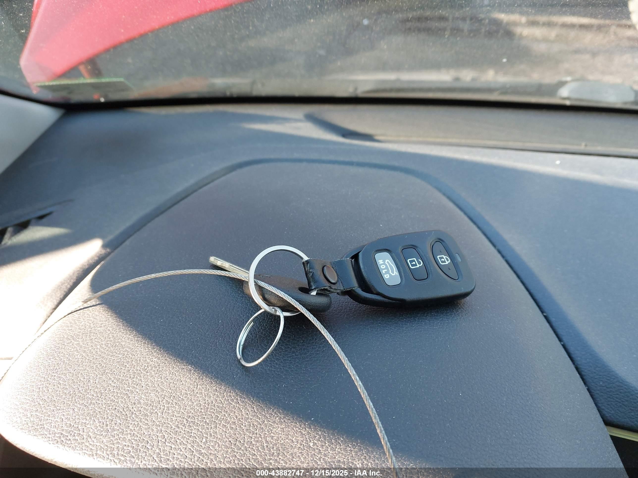 HYUNDAI ELANTRA image 11