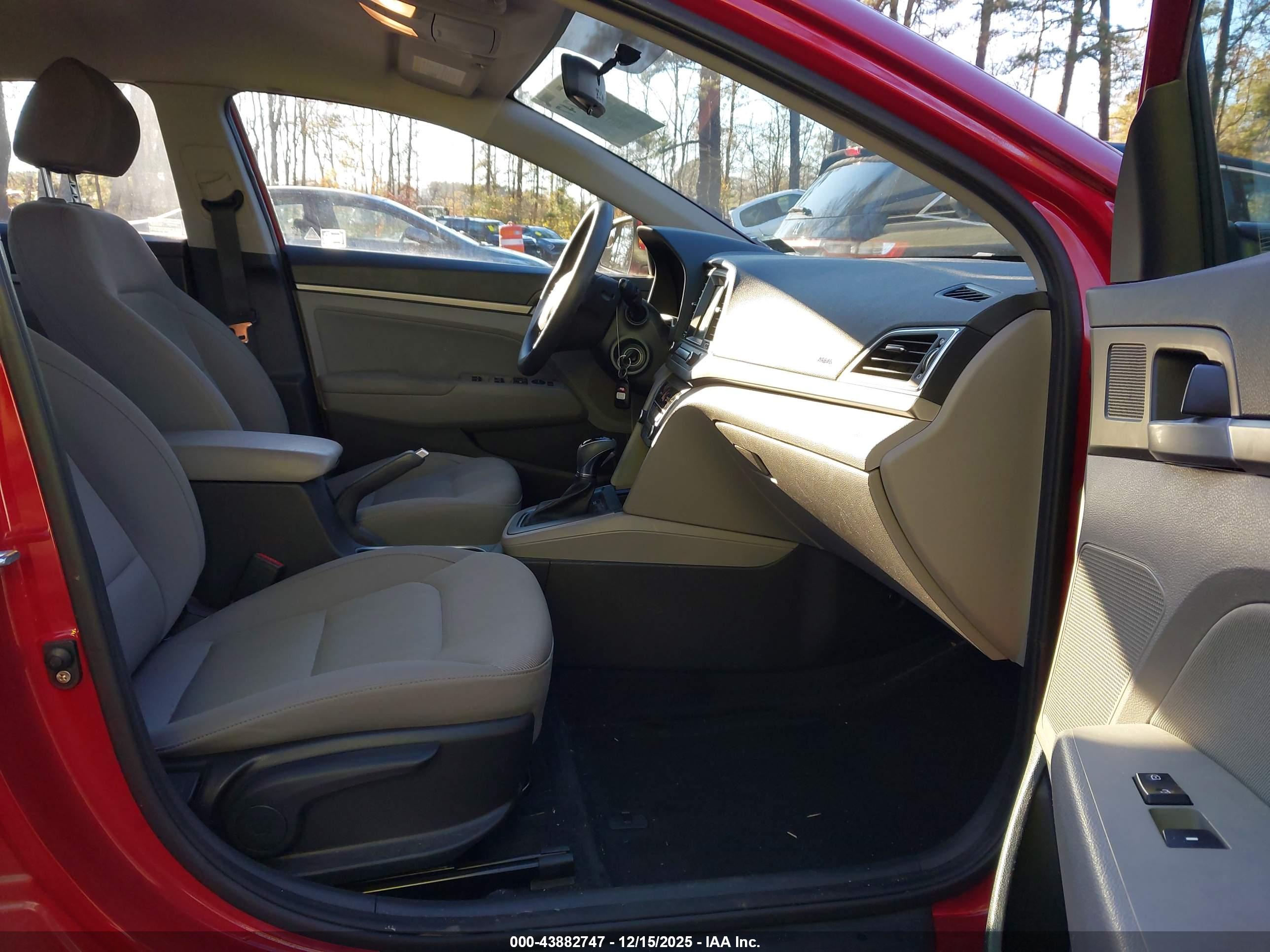 HYUNDAI ELANTRA image 5