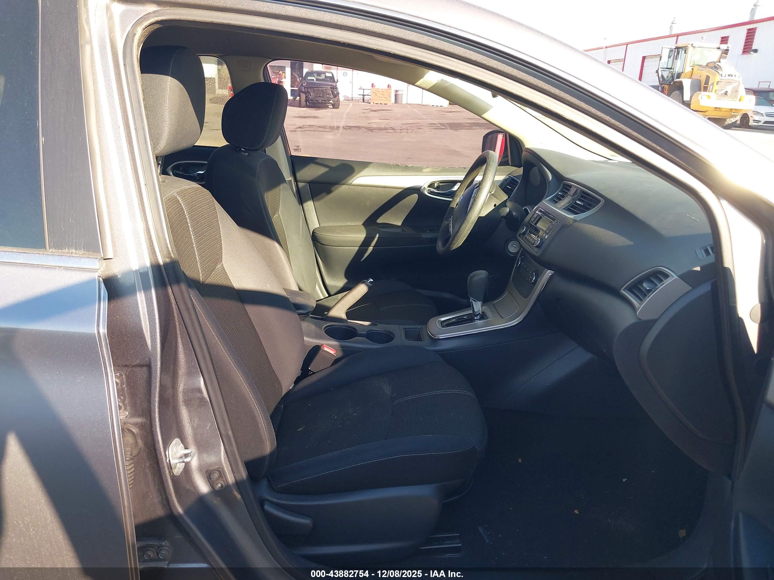 NISSAN SENTRA image 5