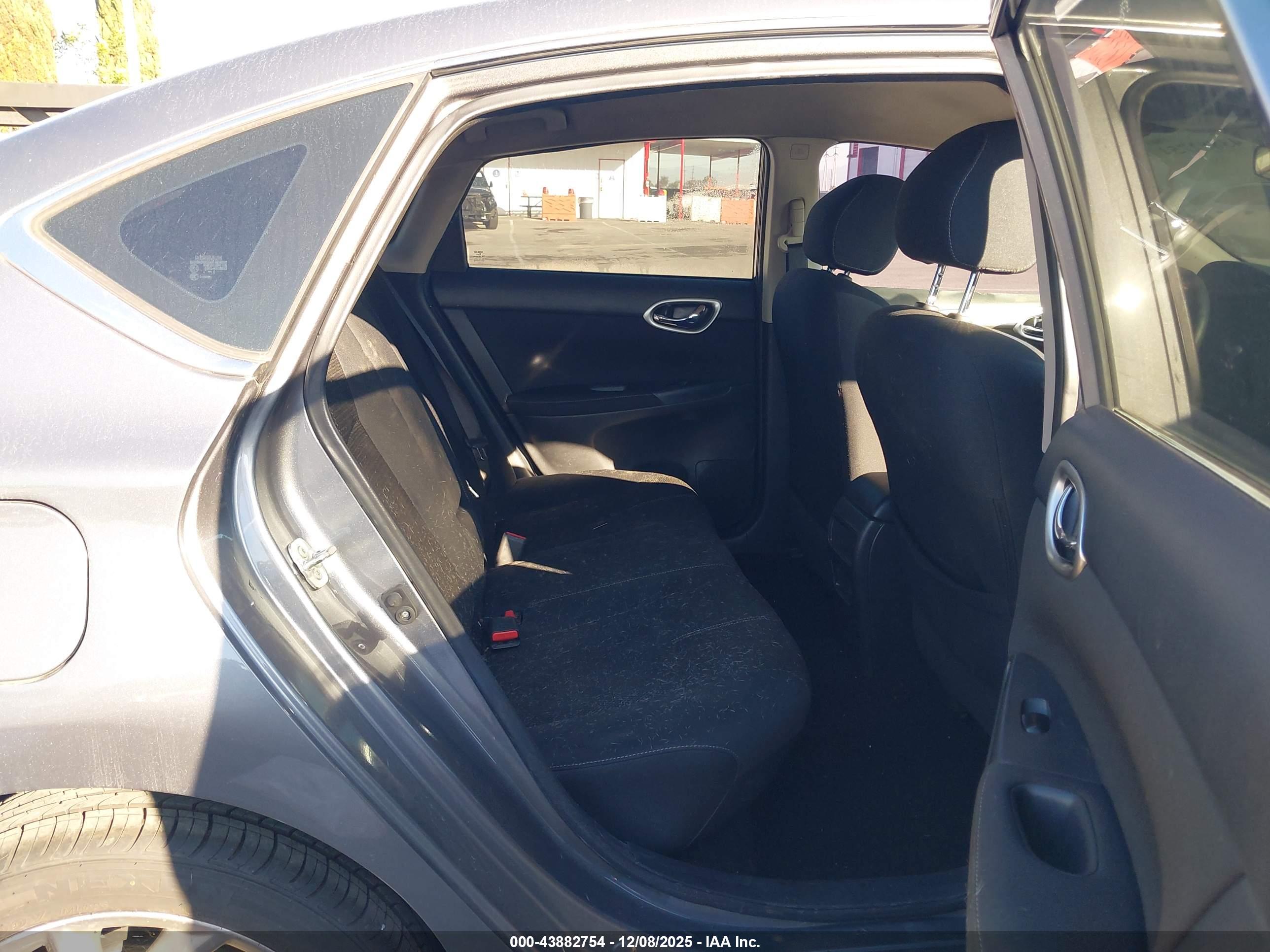 NISSAN SENTRA image 8