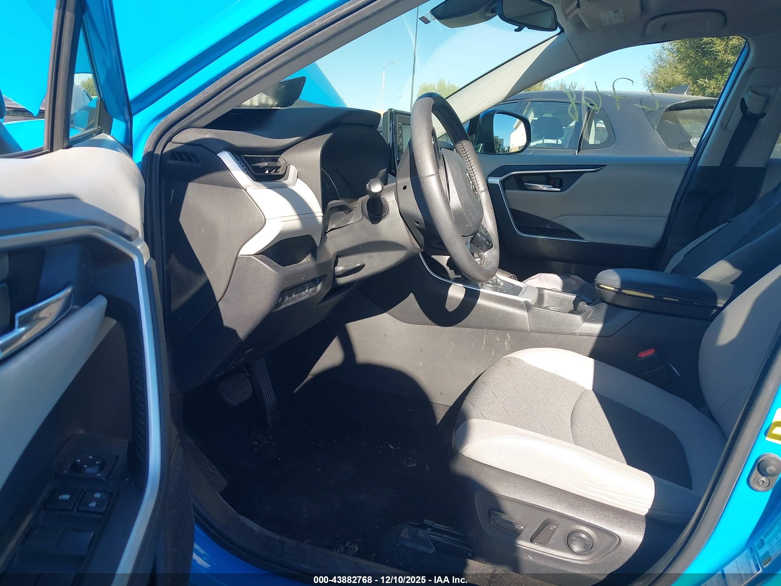 TOYOTA RAV4 image 5