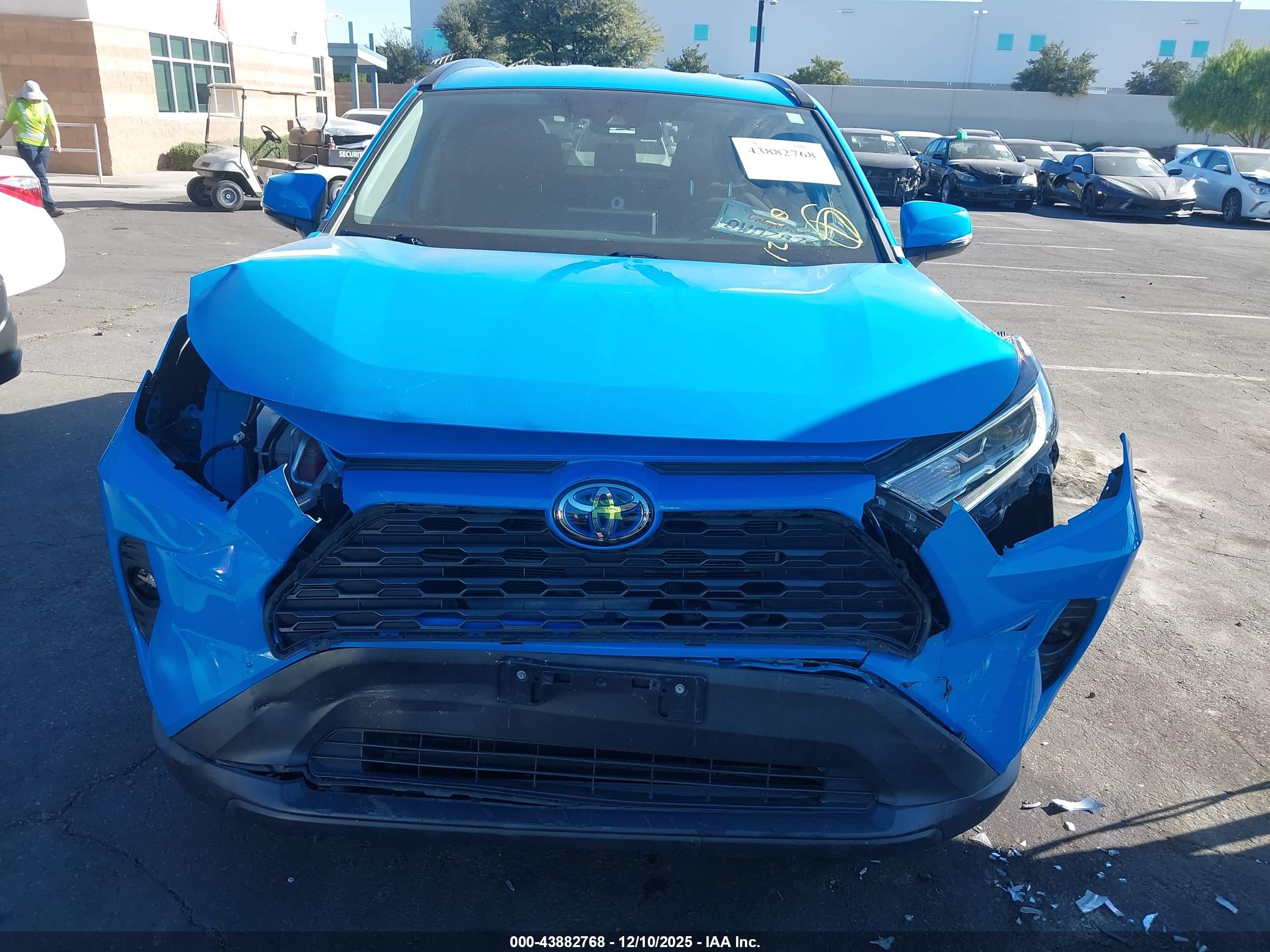 TOYOTA RAV4 image 6