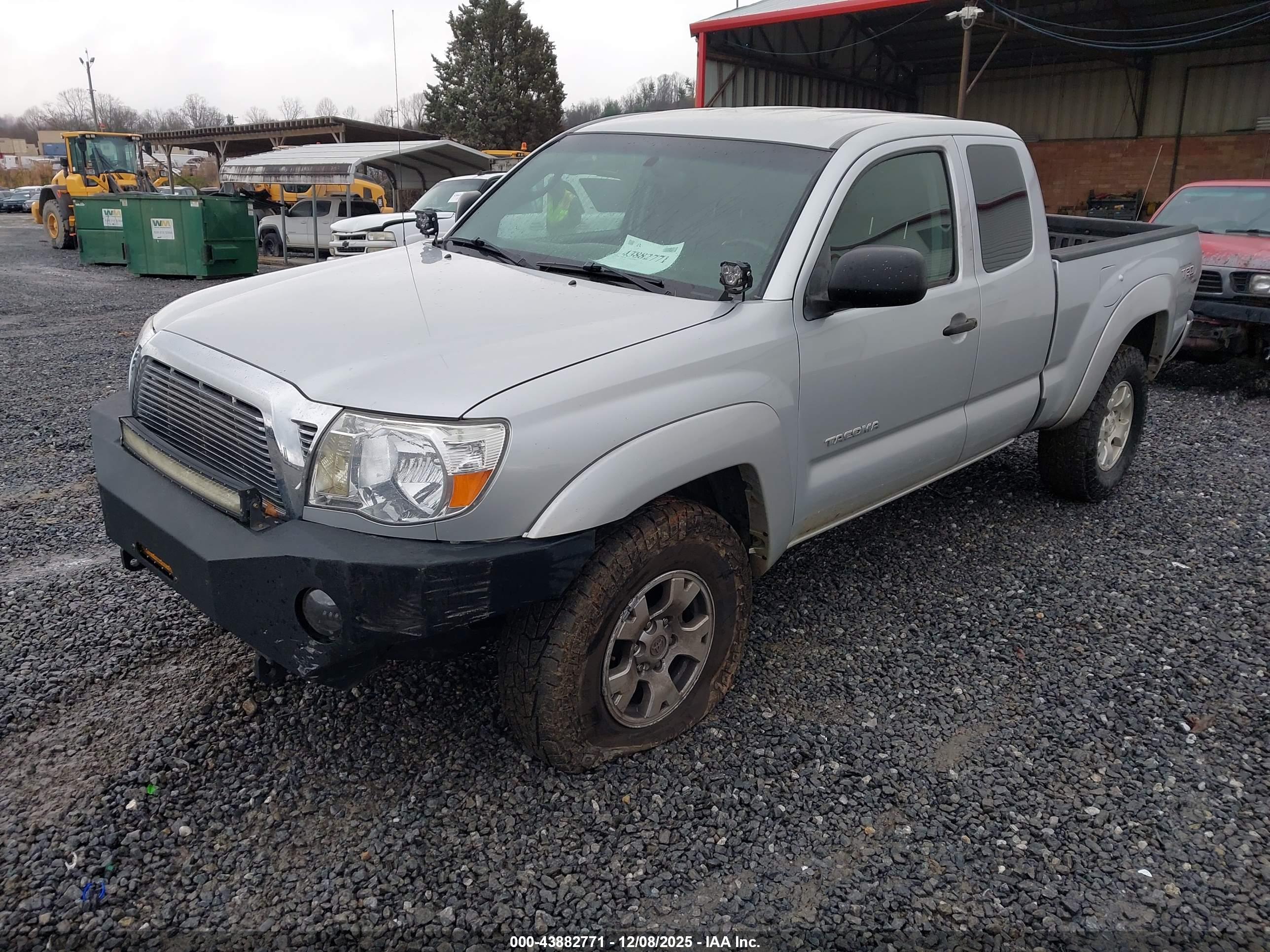 TOYOTA TACOMA image 2