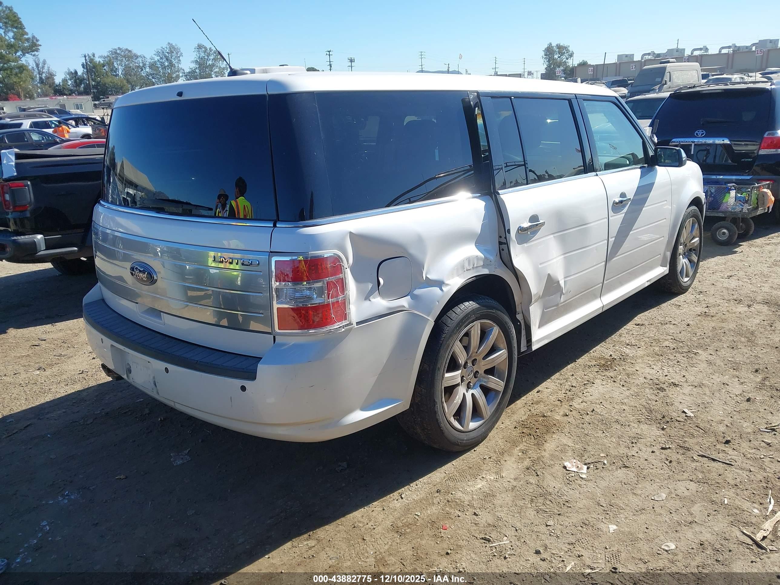 FORD FLEX image 4