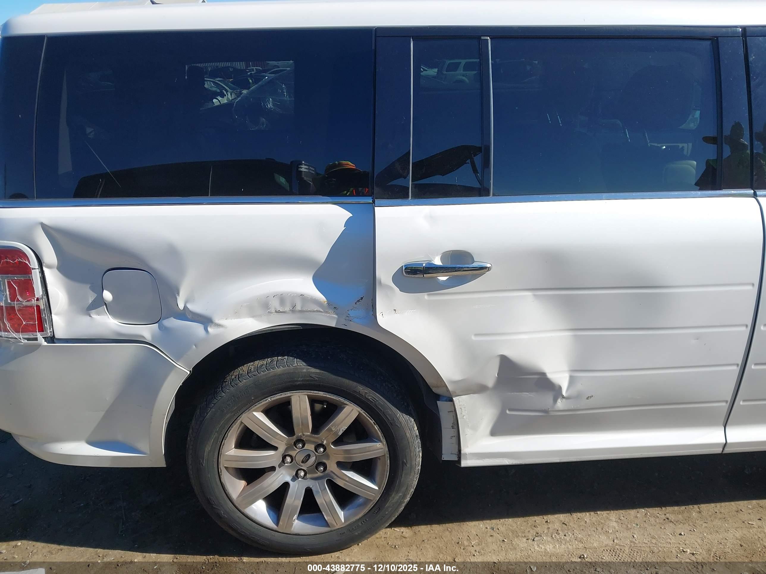 FORD FLEX image 6