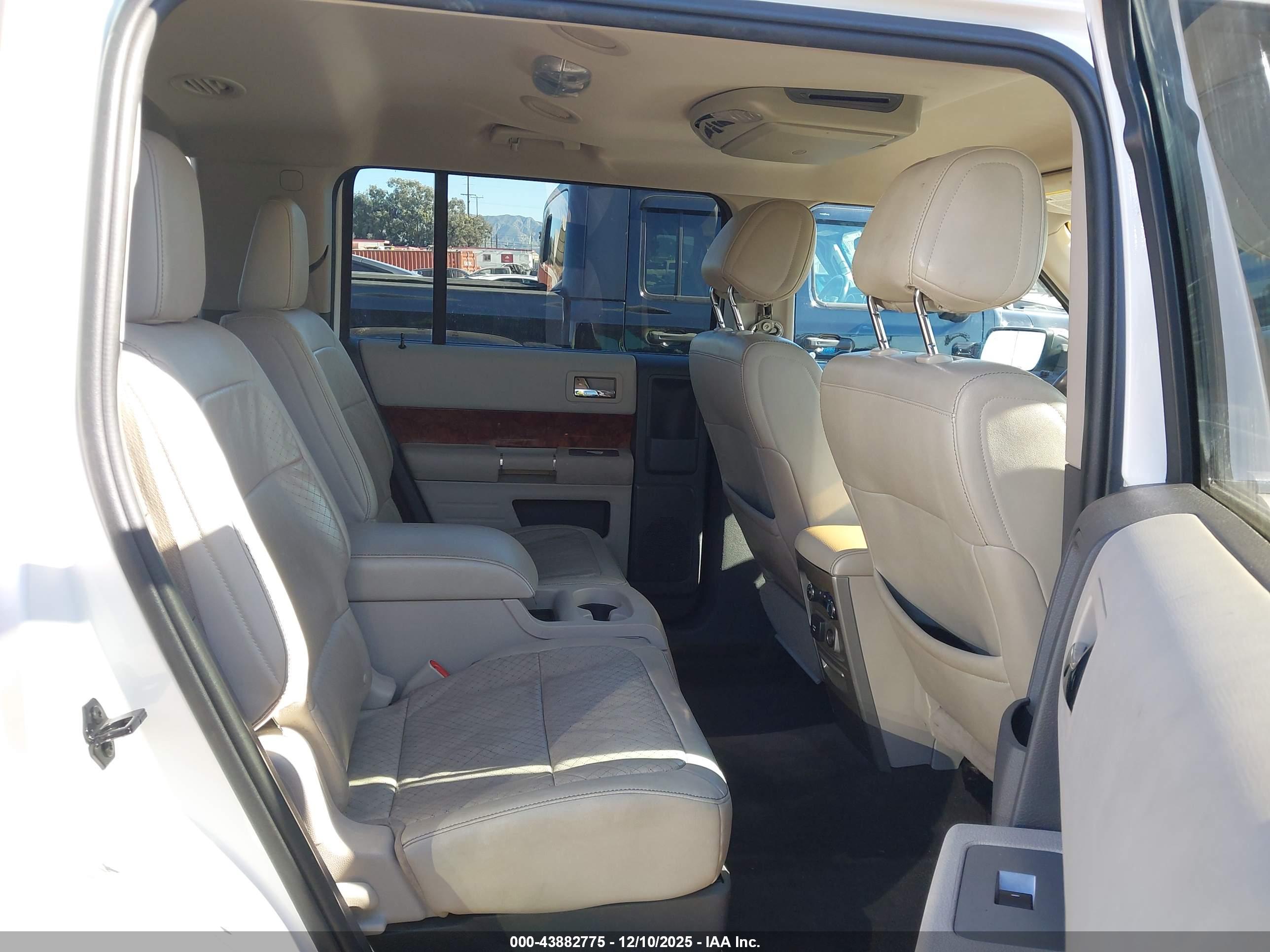 FORD FLEX image 8