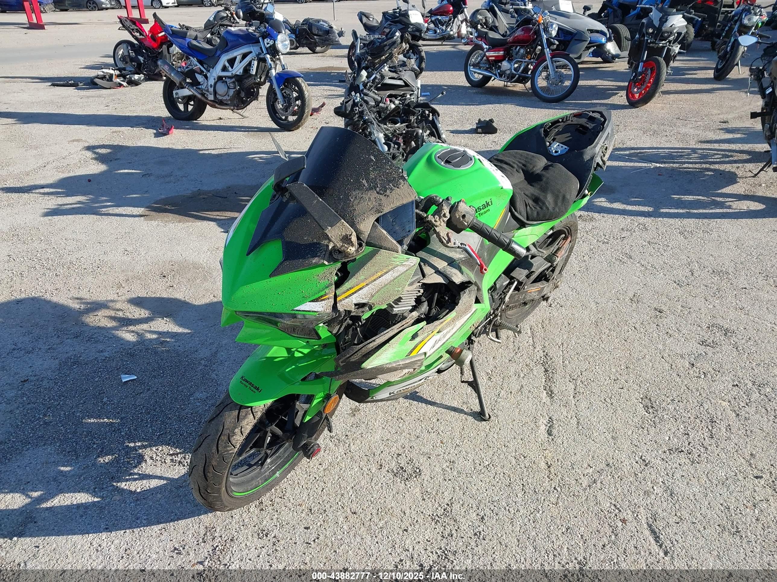 KAWASAKI EX500 image 2