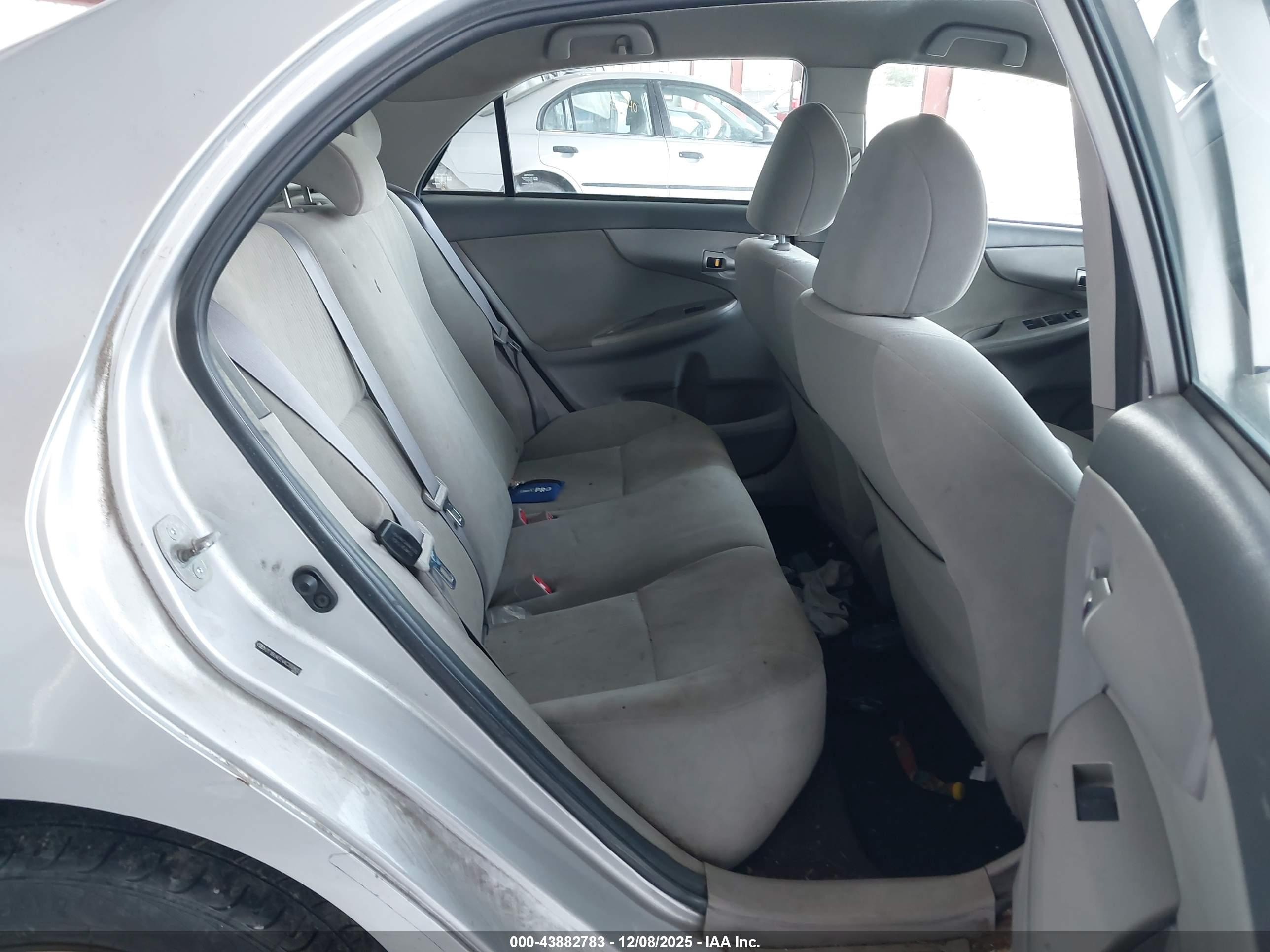TOYOTA COROLLA image 8