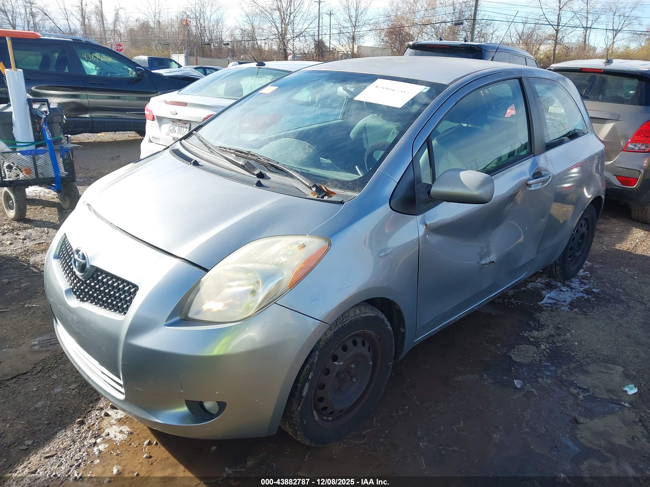 TOYOTA YARIS image 2