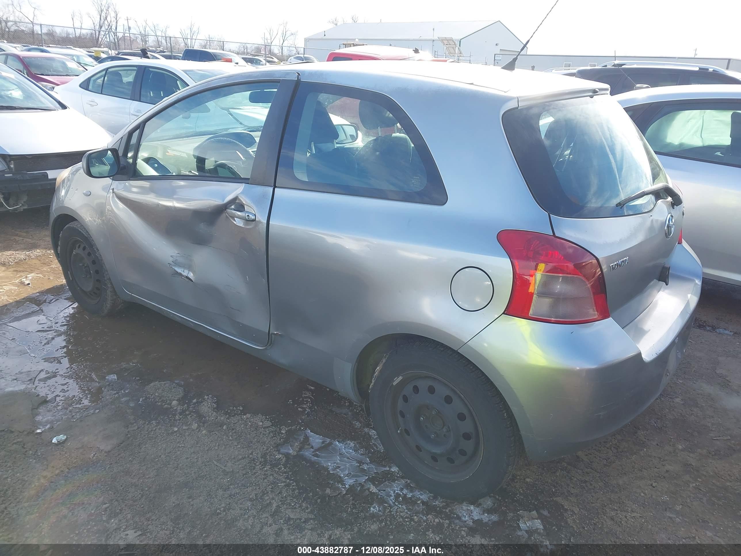 TOYOTA YARIS image 3