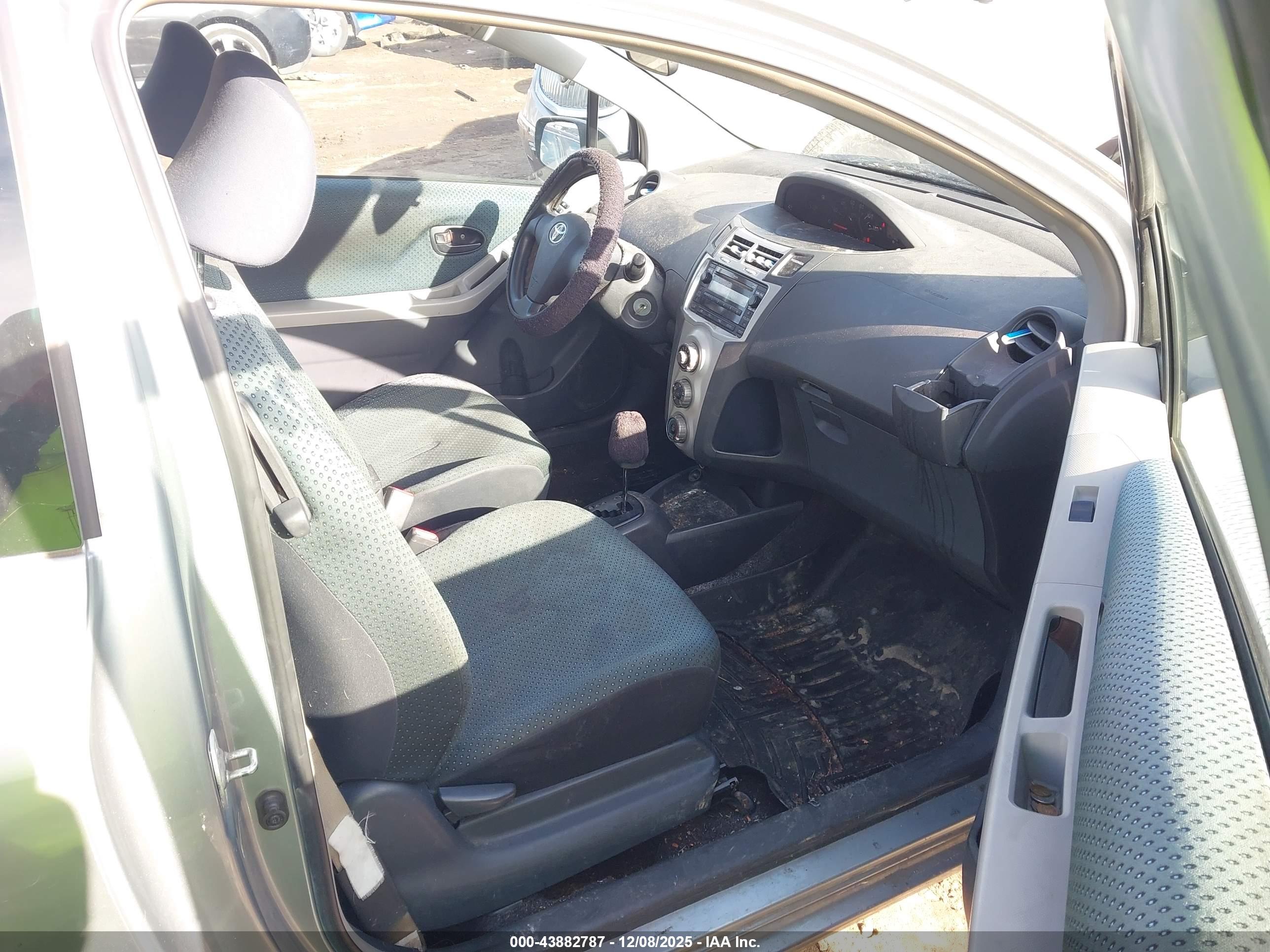 TOYOTA YARIS image 5